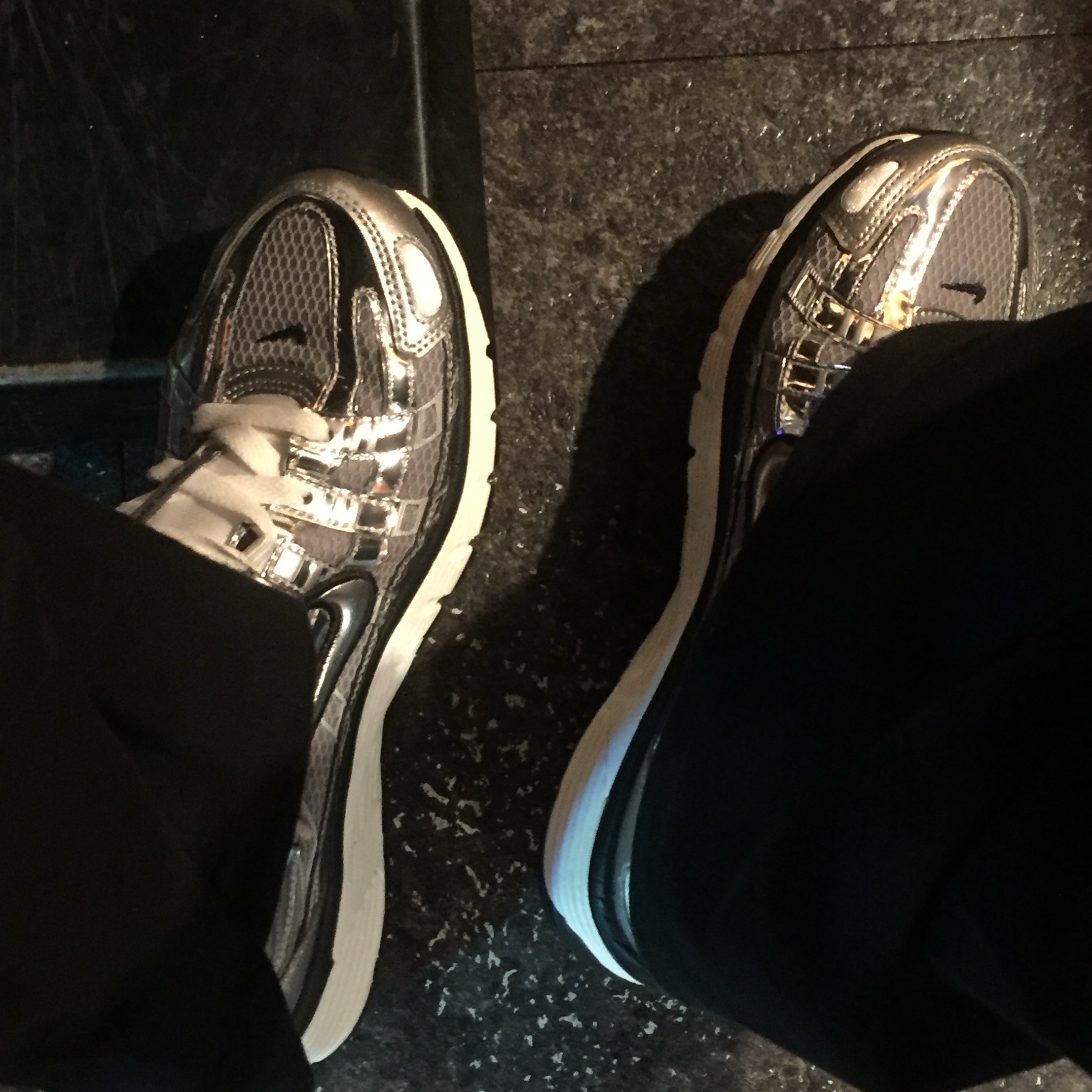 Nike P-6000 Metallic Silver 착용 스타일 - 2