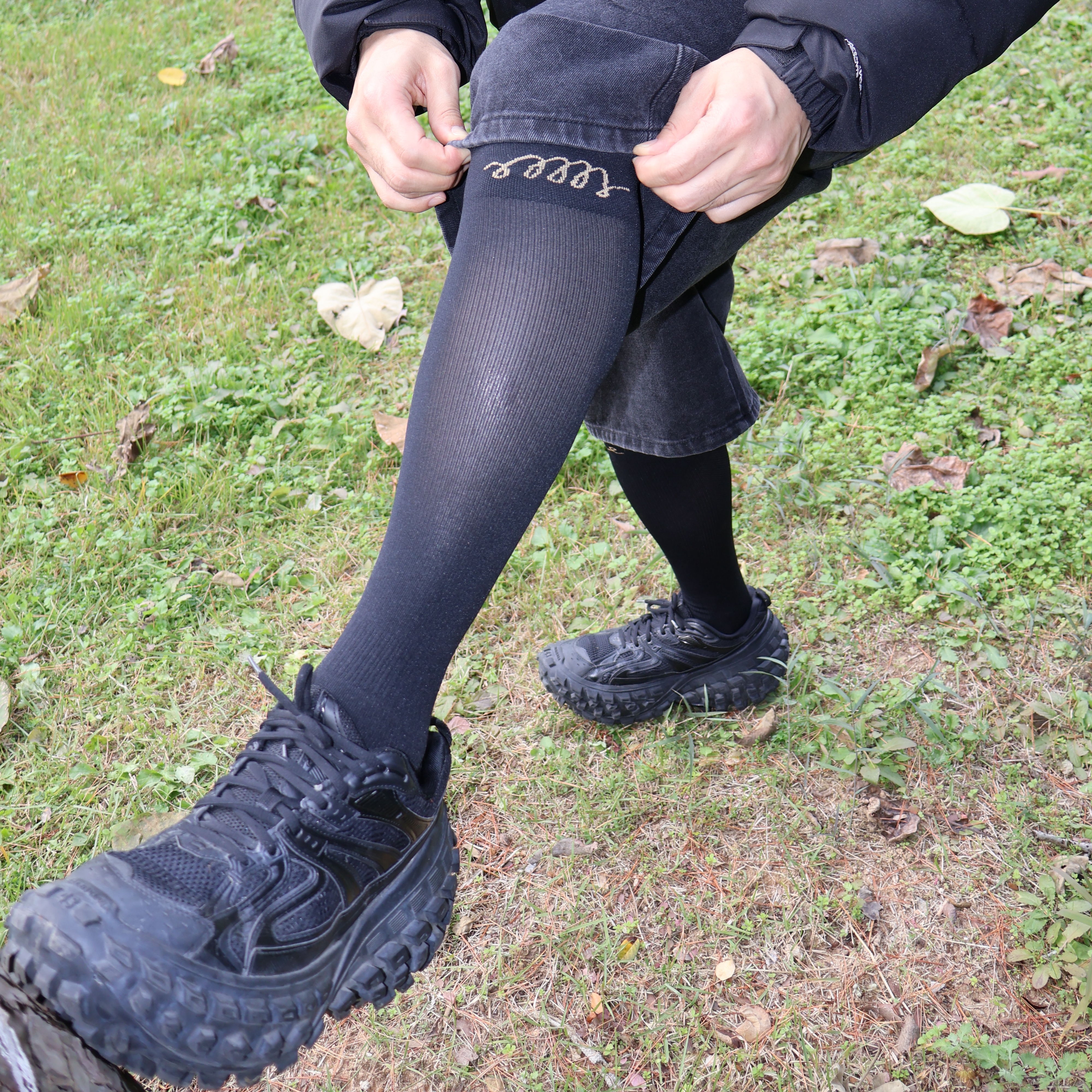 Undermycar Mu.15 Anti Fxxking Logo Play Triple Logo Crop Padding Jacket Black, Socks Up Compression Running Knee Socks Black 착용 스타일 - 9