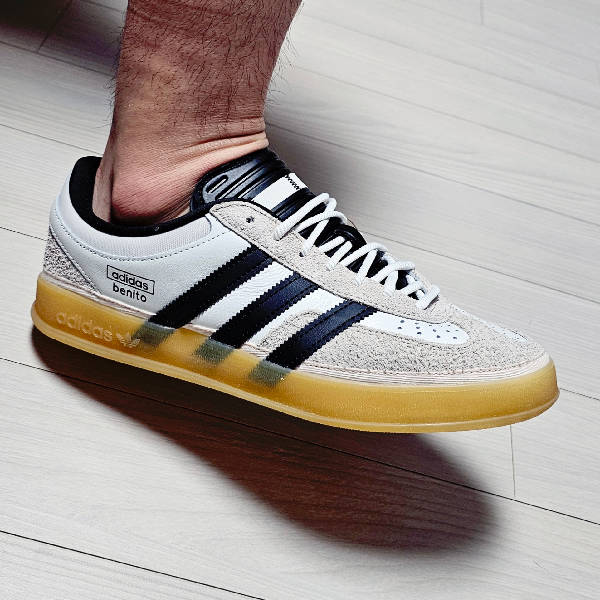Adidas x Bad Bunny Gazelle Indoor Off White Black 착용 스타일 - 1
