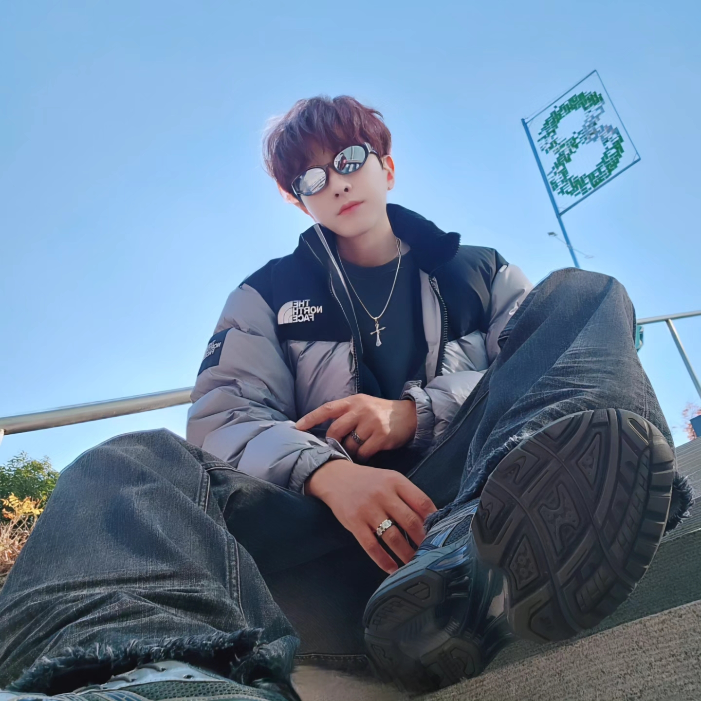 The North Face White Label Novelty Nuptse Down Jacket Heather Gray, Asics x Unaffected Gel-Kayano 14 Silver Moon 착용 스타일 - 5