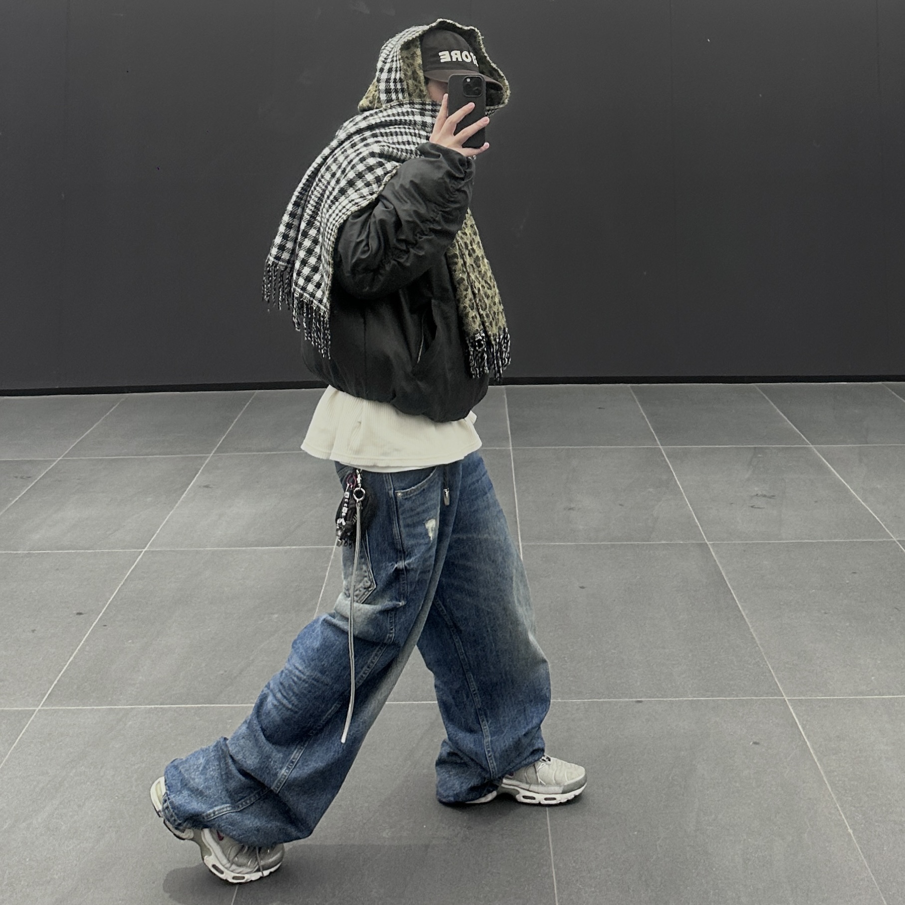 Nonnod Double pocket Japanese Denim Mid Blue, MELLOW Back slit washed MA-1 BLACK 착용 스타일 - 3