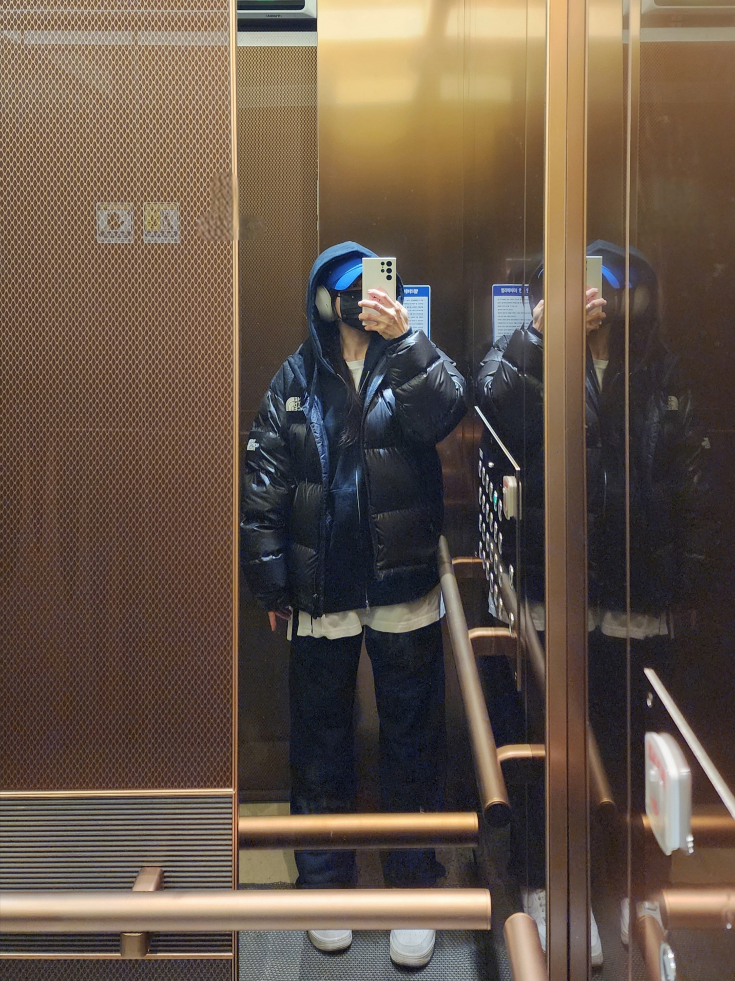 The North Face On Ball Jacket Real Black, Sony WH-1000XM5 Silver (Sony Korea Ver.) 착용 스타일