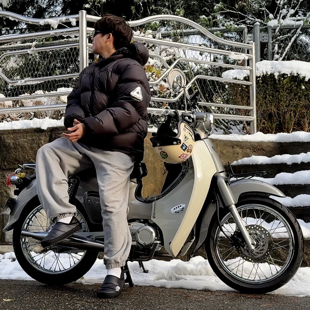 Palace Pertex Frost Balaclava Puffa Black - 22FW, Oakley Eye Jacket Redux Matte Black Frame Prizm Grey Lenses High Bridge Fit 착용 스타일 - 3