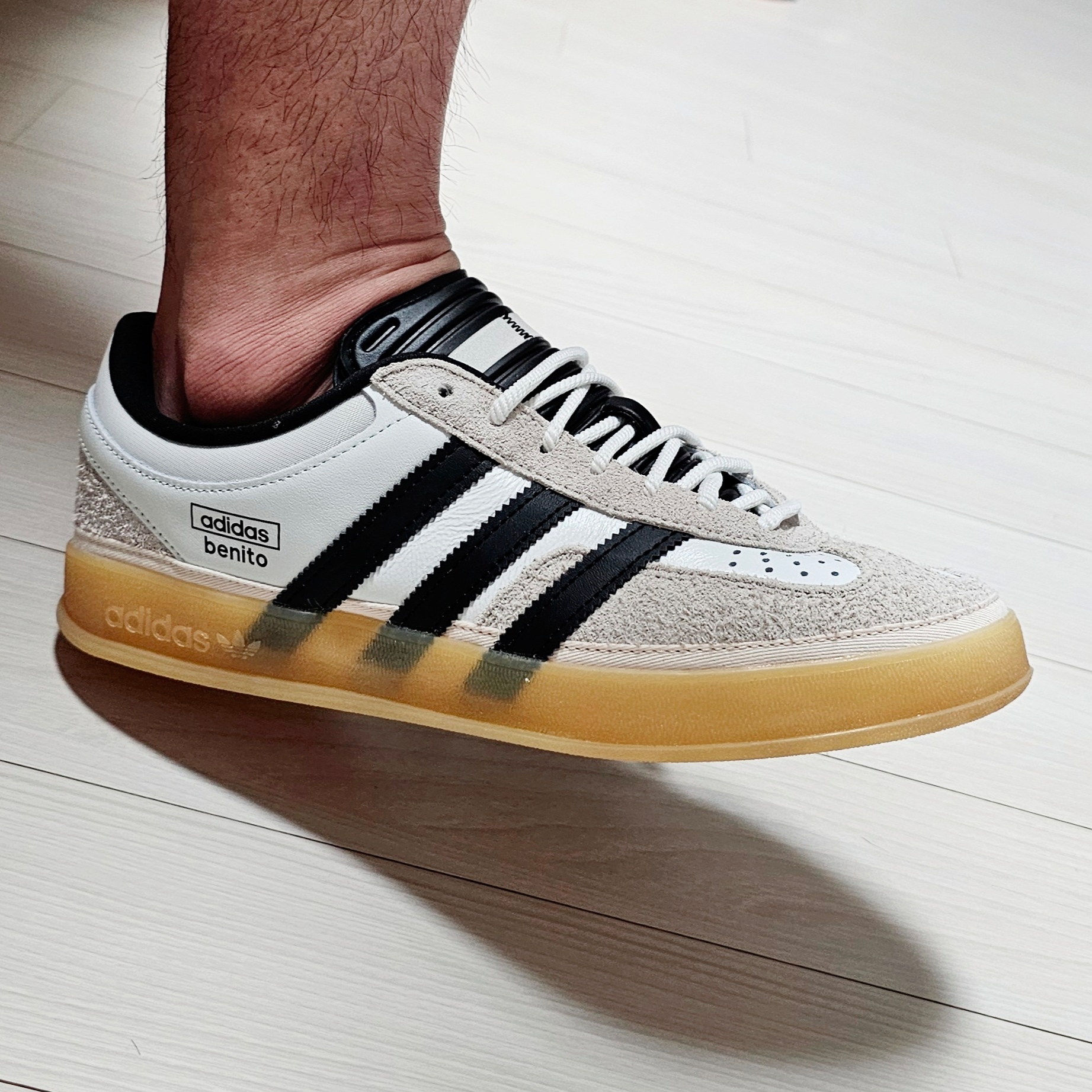 Adidas x Bad Bunny Gazelle Indoor Off White Black 착용 스타일 - 2