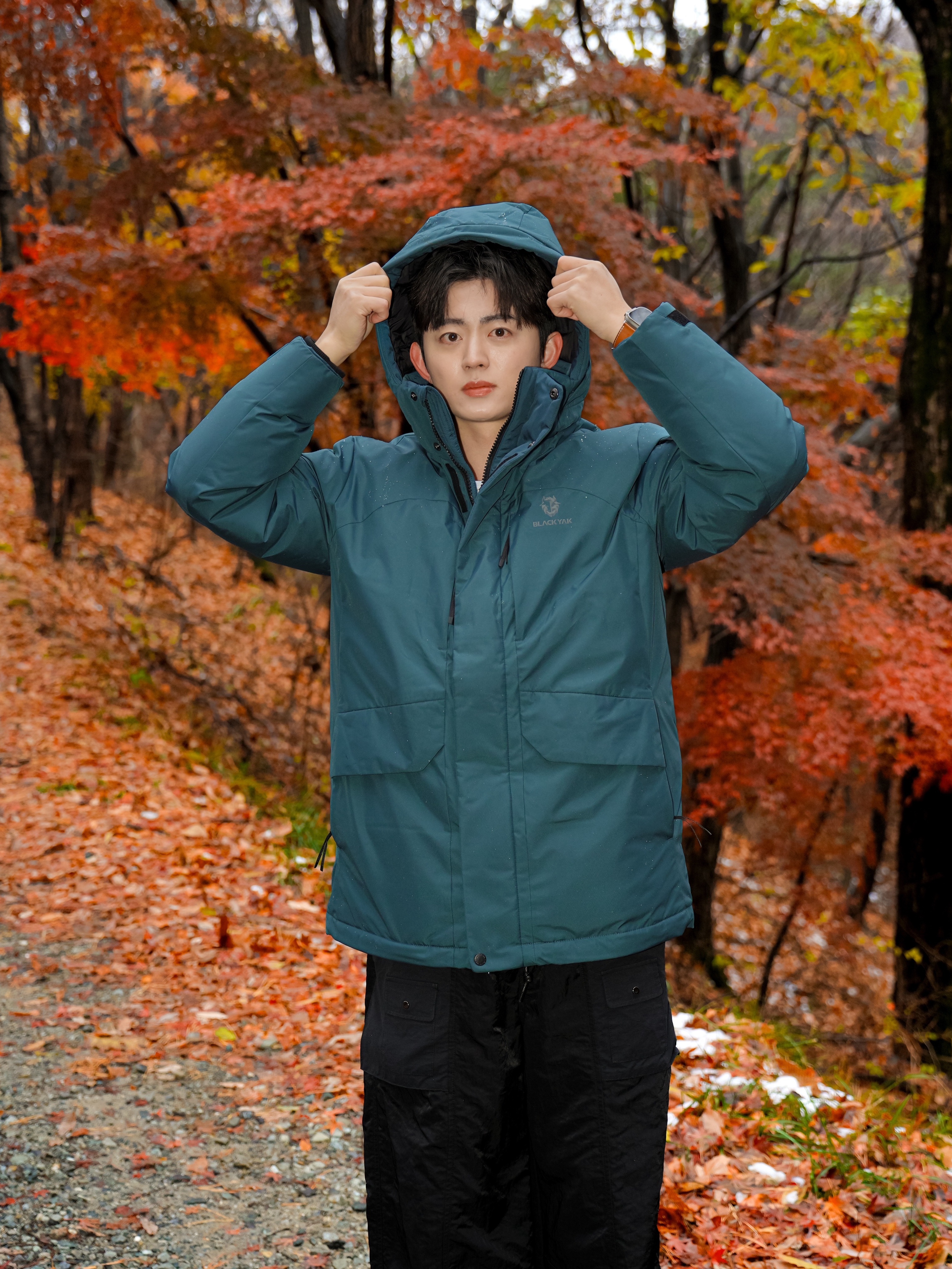 Black Yak Hima WSP Down Jacket Grayish Green 착용 스타일 - 2