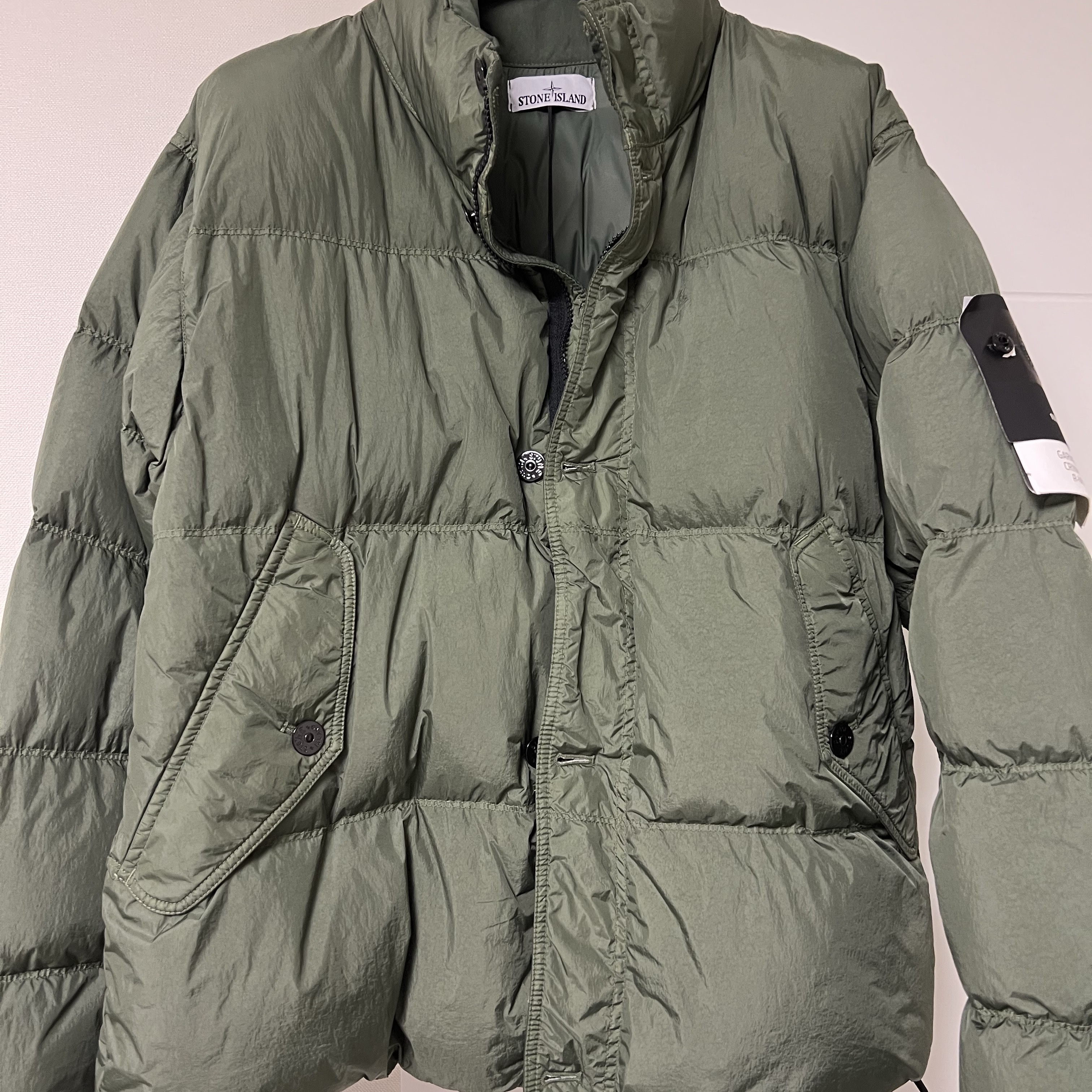 Stone Island 40123 Garment Dyed Crinkle Reps R-NY Down Jacket Musk Green - 24FW 착용 스타일