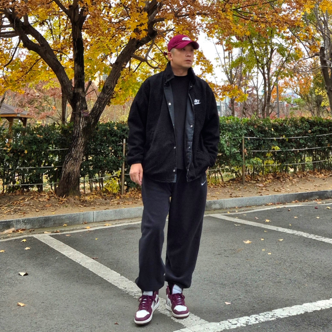 Jordan 1 Retro High OG Bordeaux, Nike NSW Lined Winterized Coach Jacket Black White - Asia 착용 스타일 - 1