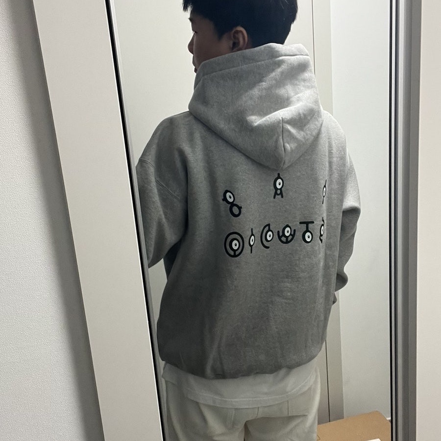 IAB Studio x Pokemon Unown Hoodie Gray 착용 스타일 - 3