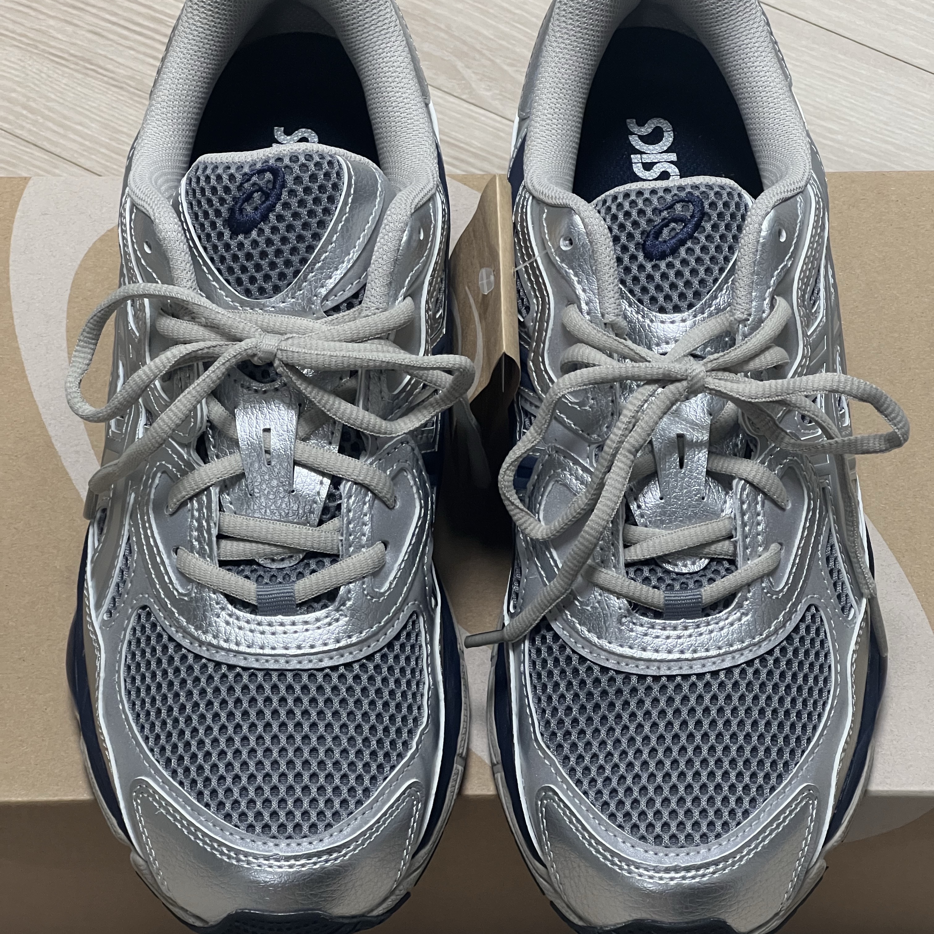 Asics x Billy's Gel-NYC Pure Silver Midnight 착용 스타일 - 2