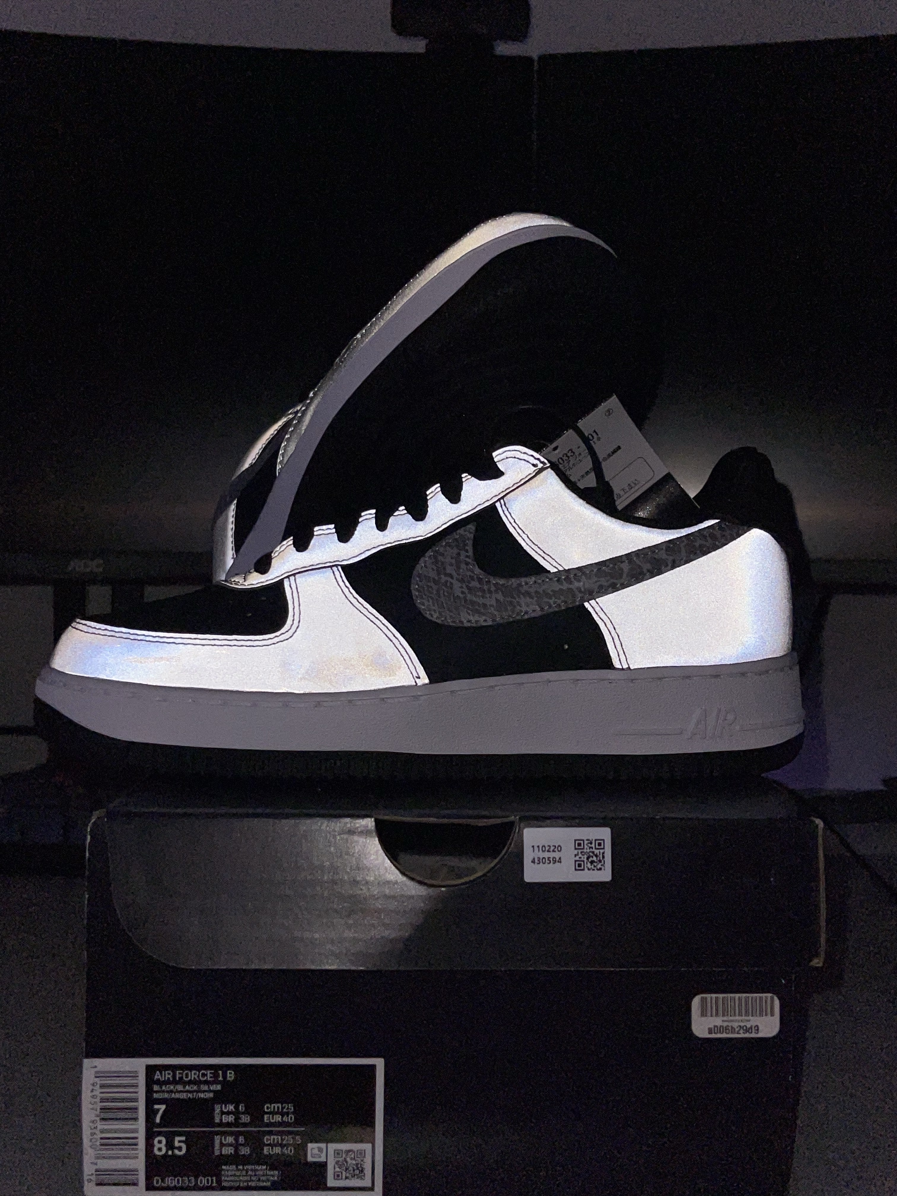 Nike Air Force 1 B Silver Snake 착용 스타일 - 1