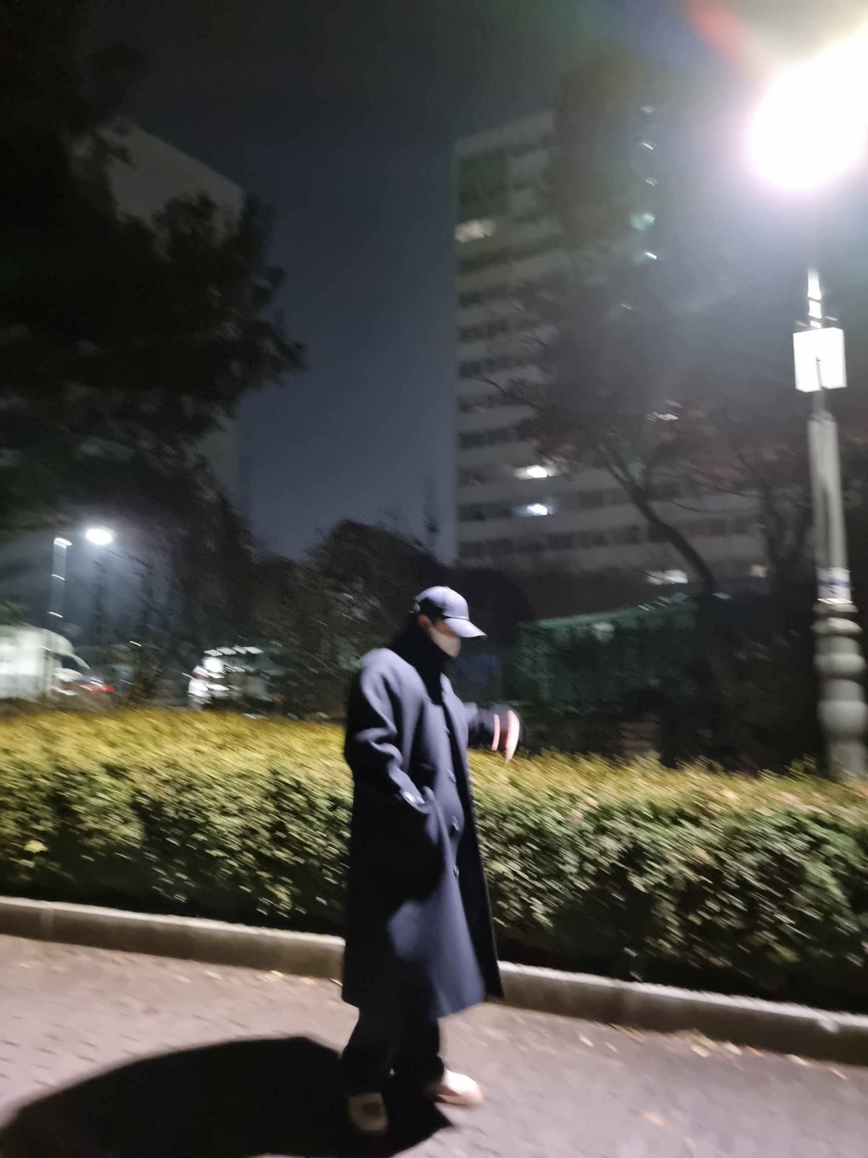 Undermycar Legion.02 Balmacaan Oversized Wool Coat Black, Carhartt WIP Smith Denim Double Knee Pants Black 착용 스타일 - 4
