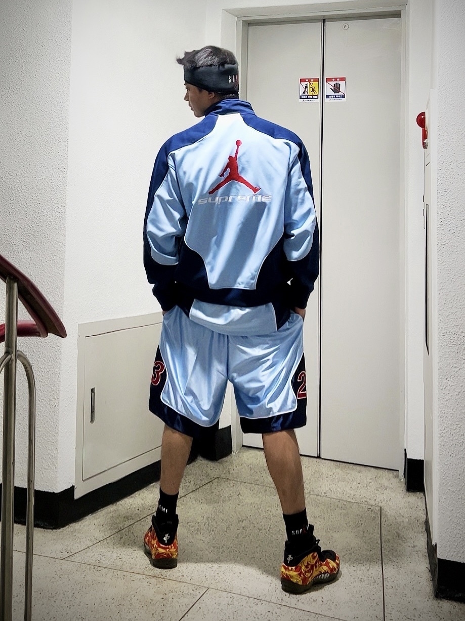 Supreme x Jordan Headband Black - 24FW, Supreme x Jordan Warm Up Jersey Light Blue - 24FW 착용 스타일