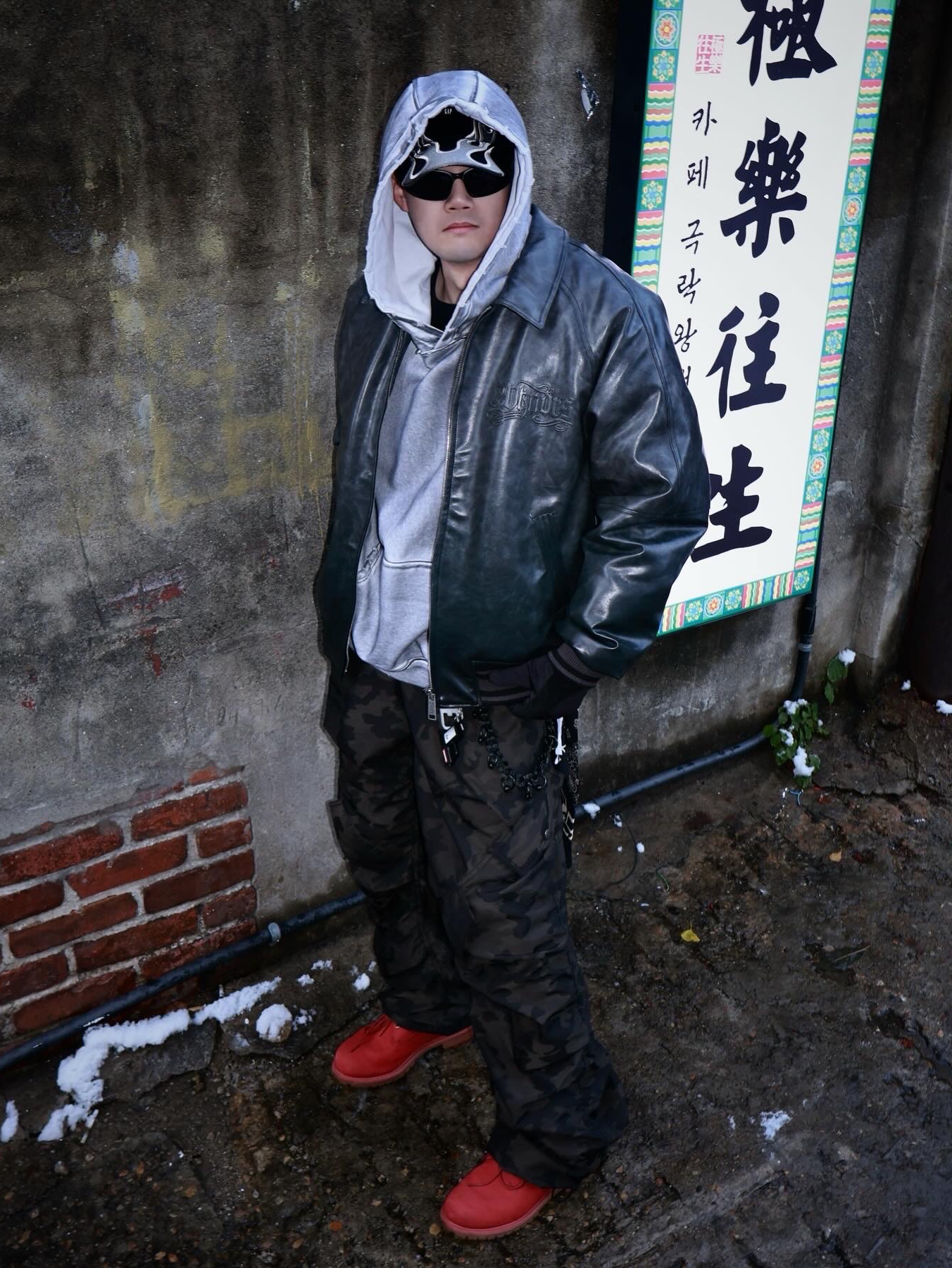 Yeezy Gap Engineered By Balenciaga Flame Cap Black, Timberland Premium 6 inch Waterproof Boot Red - Wide 착용 스타일 - 3