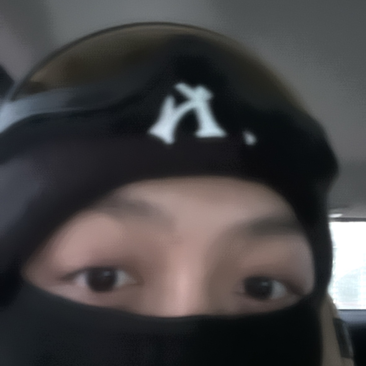 Play Comme des Garcons Black Heart Knit Cardigan Grey, Moncler Padded Wool Cardigan Black - 24FW 착용 스타일 - 3