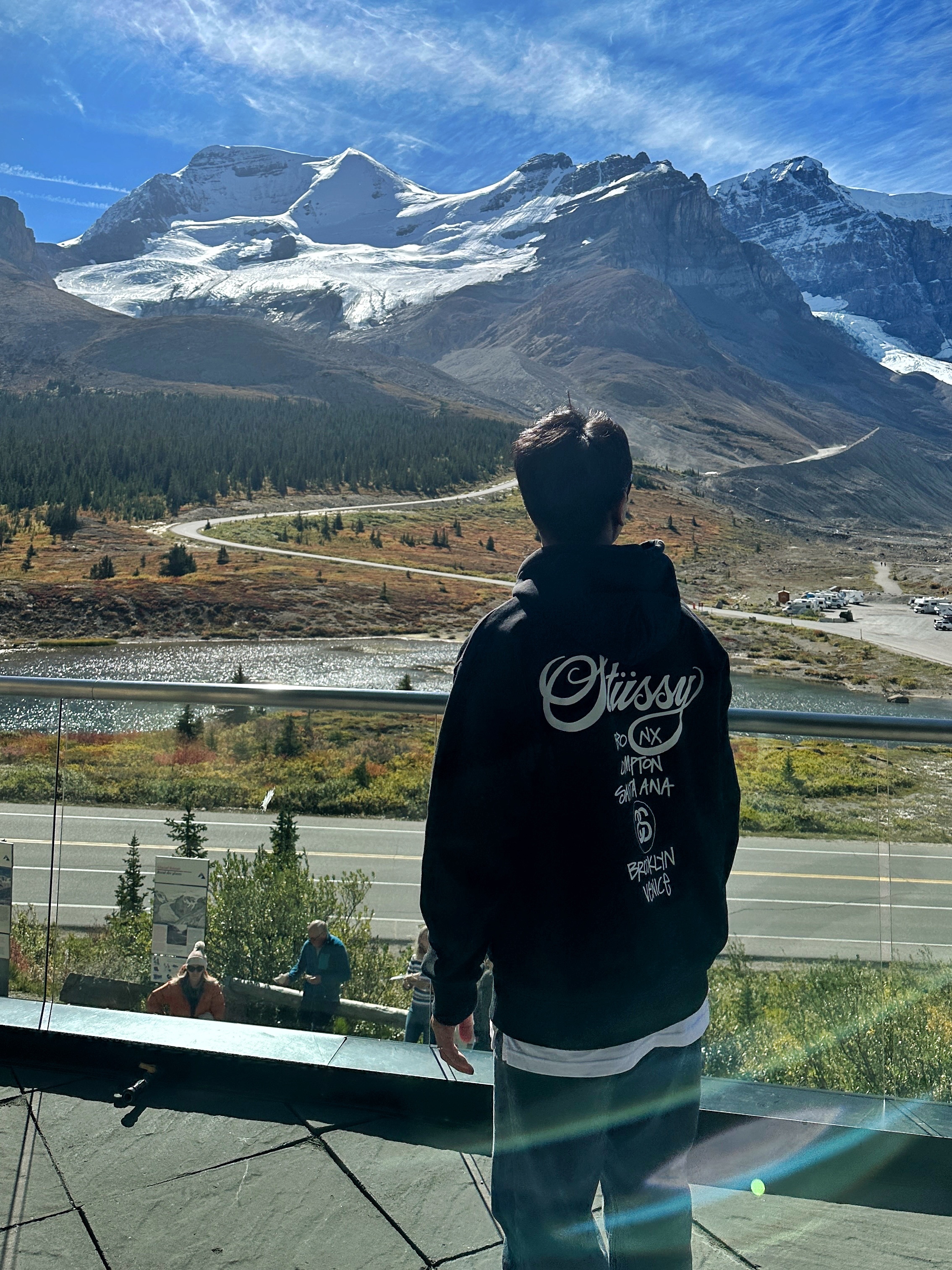 Stussy World Tour Hoodie Black 2023 착용 스타일