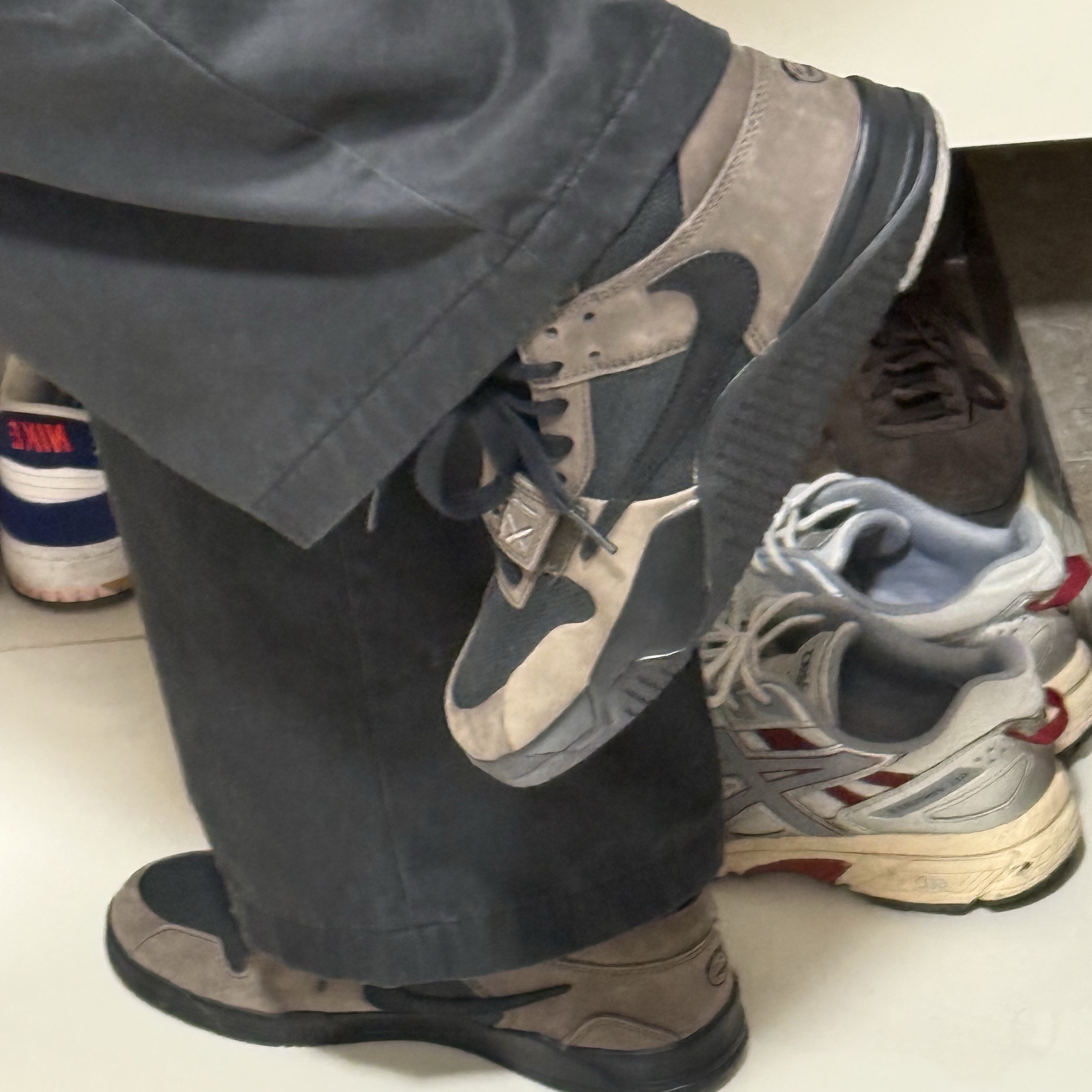 Jordan x Travis Scott Jumpman Jack TR Black and Dark Mocha 착용 스타일 - 2