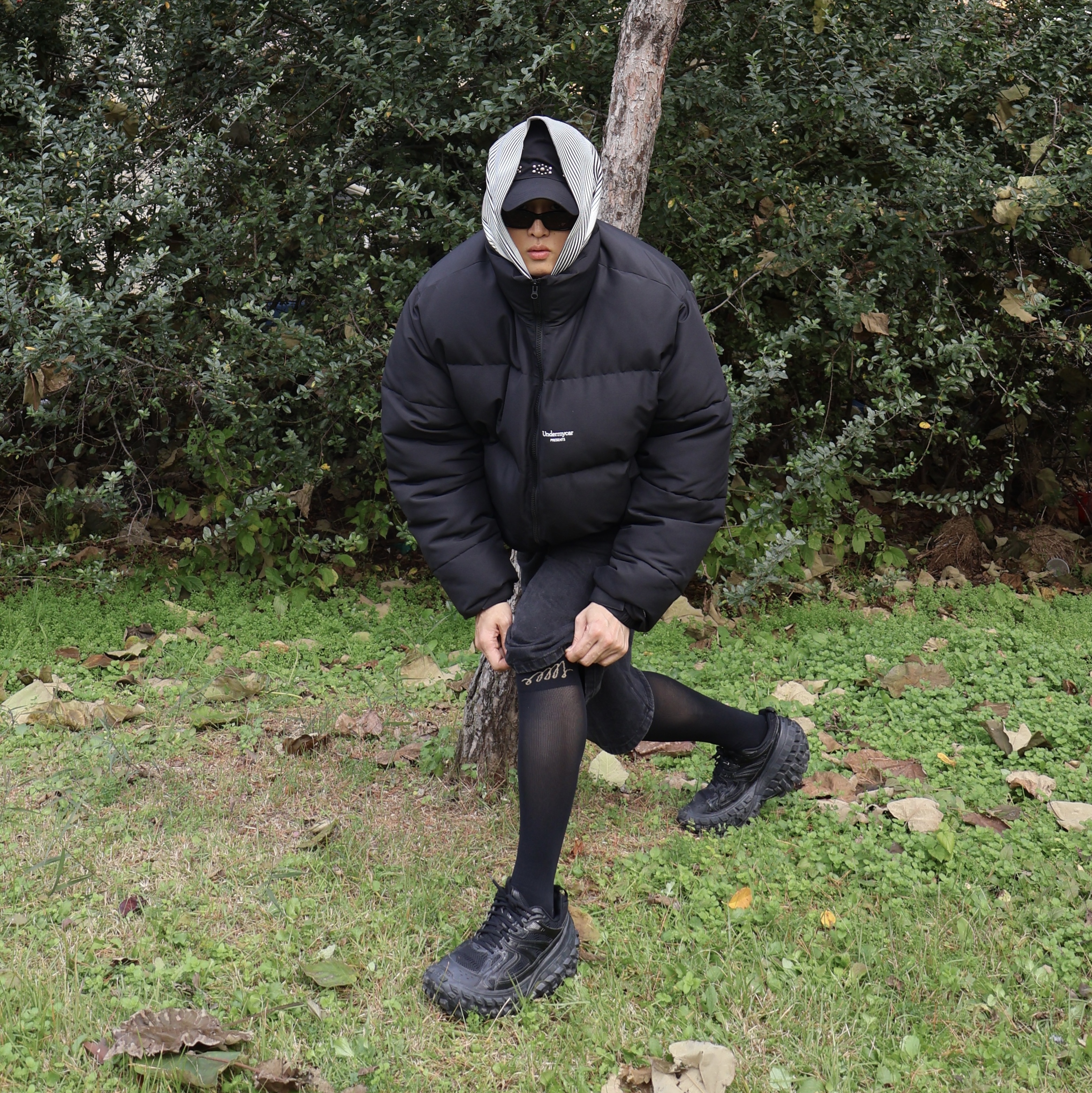 Undermycar Mu.15 Anti Fxxking Logo Play Triple Logo Crop Padding Jacket Black, Socks Up Compression Running Knee Socks Black 착용 스타일 - 6