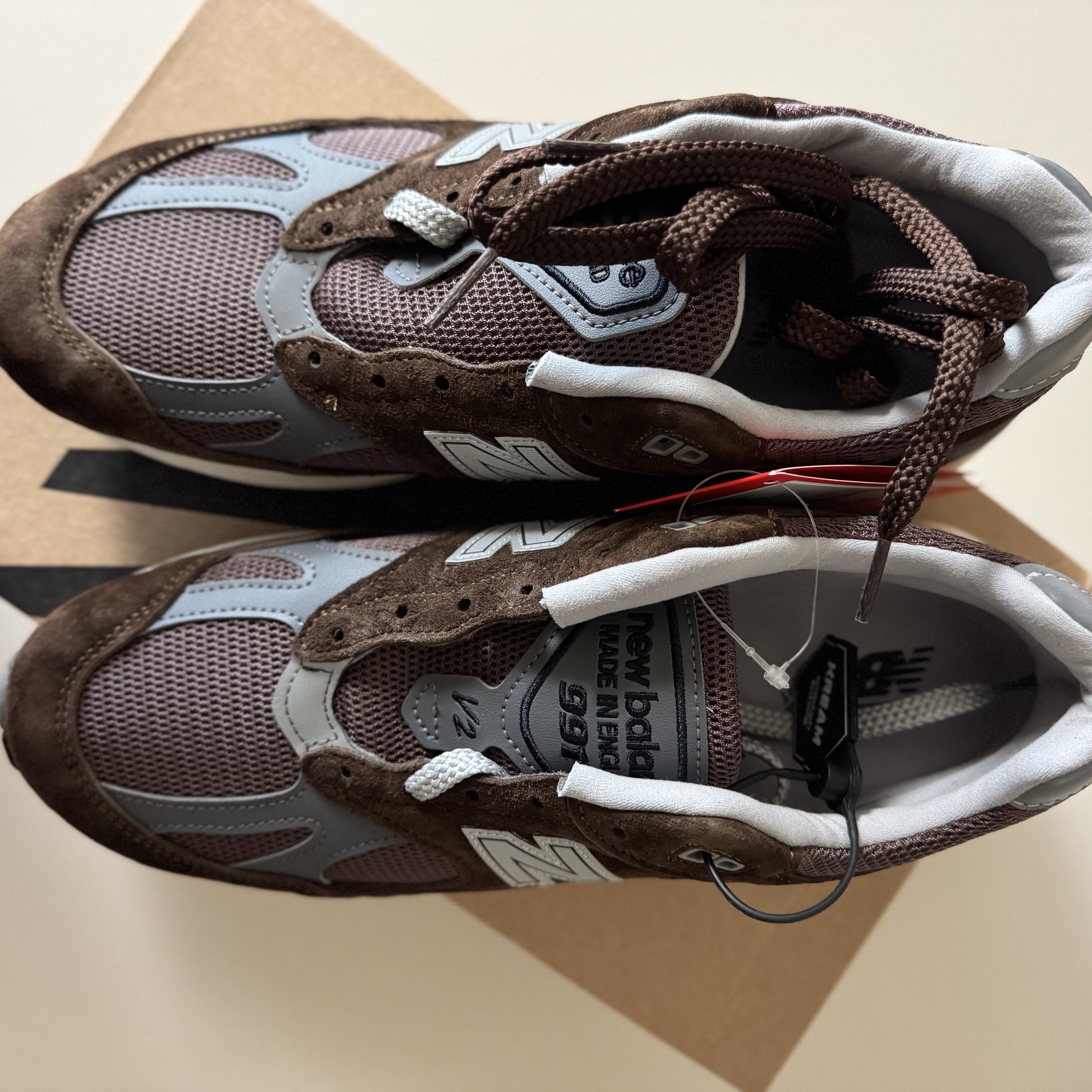 New Balance 991v2 Made in UK Pinecone 착용 스타일 - 2