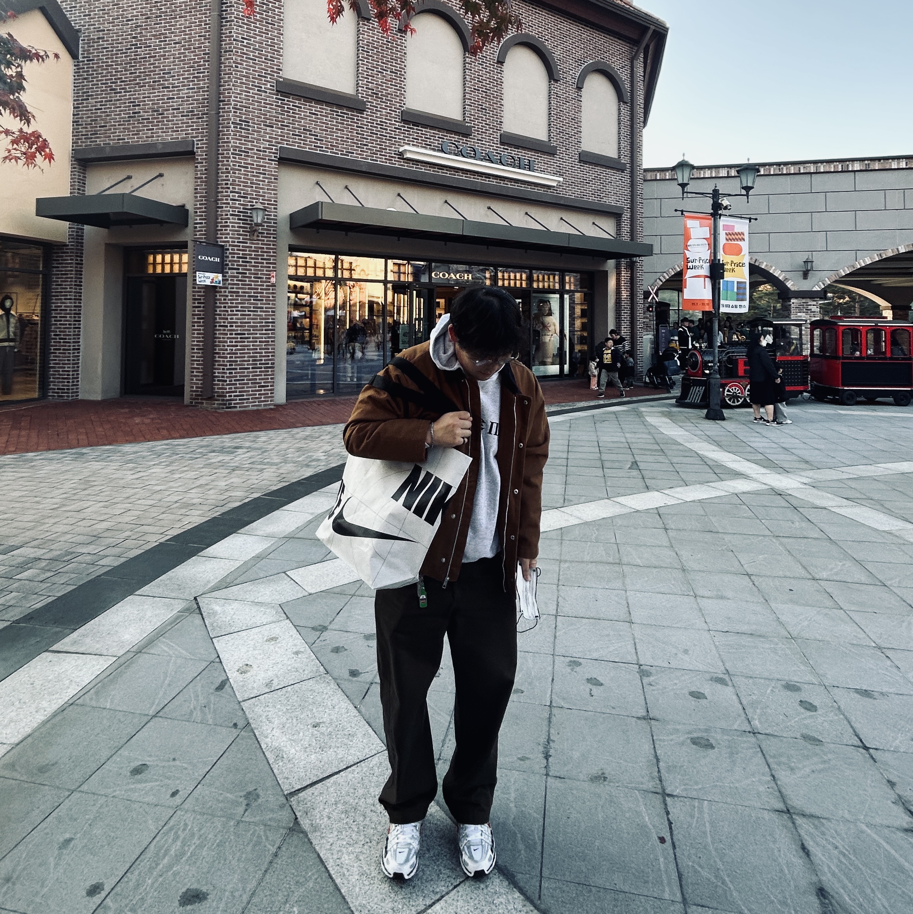 Nike NSW Field Work Jacket Light British Tan Light Orewood Brown - Asia, Yeezy x Gosha Rubchinskiy YZY Black Dogs Hoodie Heather Grey 착용 스타일