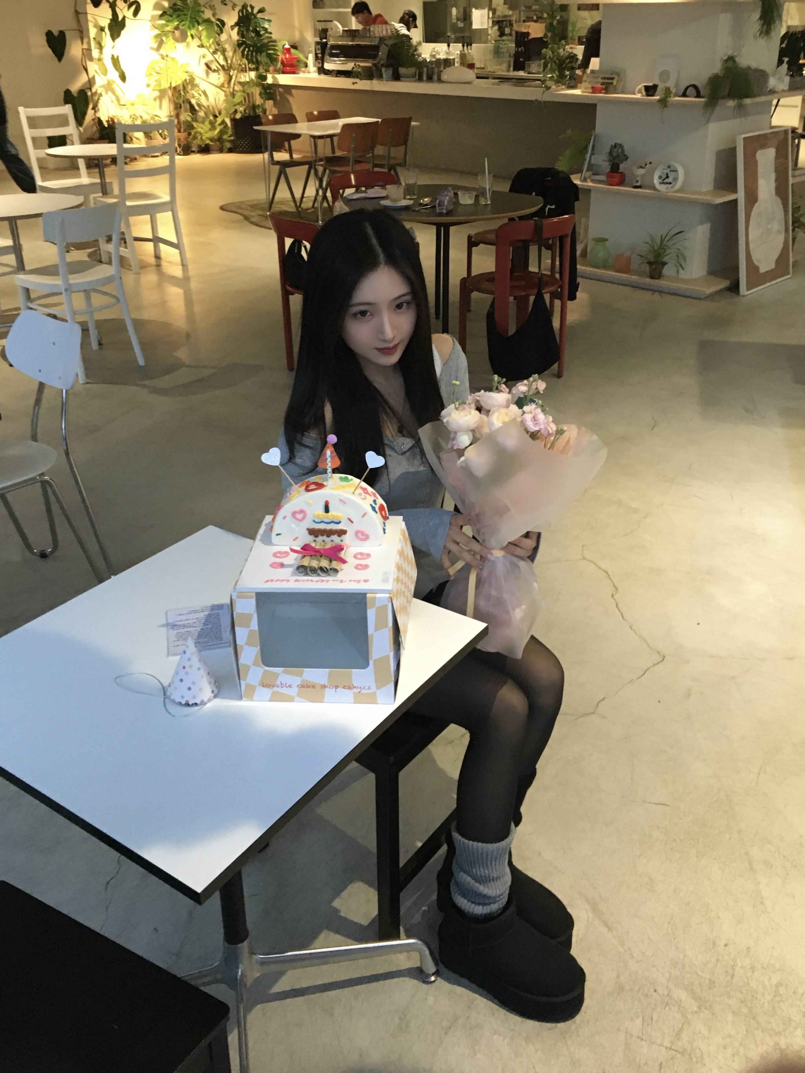 (W) UGG Classic Ultra Mini Platform Boots Black 착용 스타일
