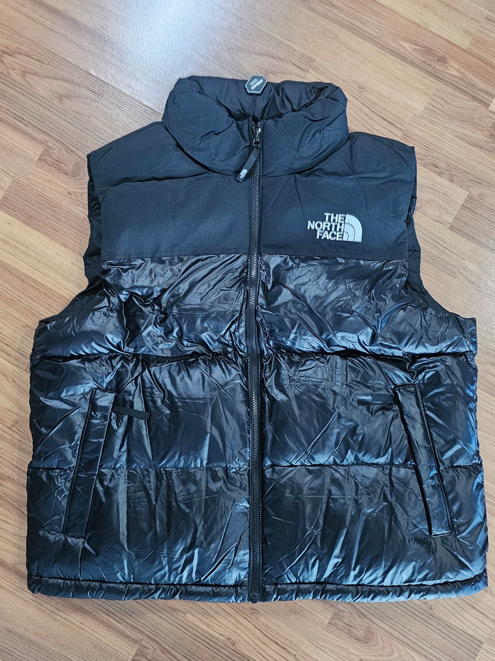 The North Face Nuptse On Ball Vest Black 착용 스타일 - 1