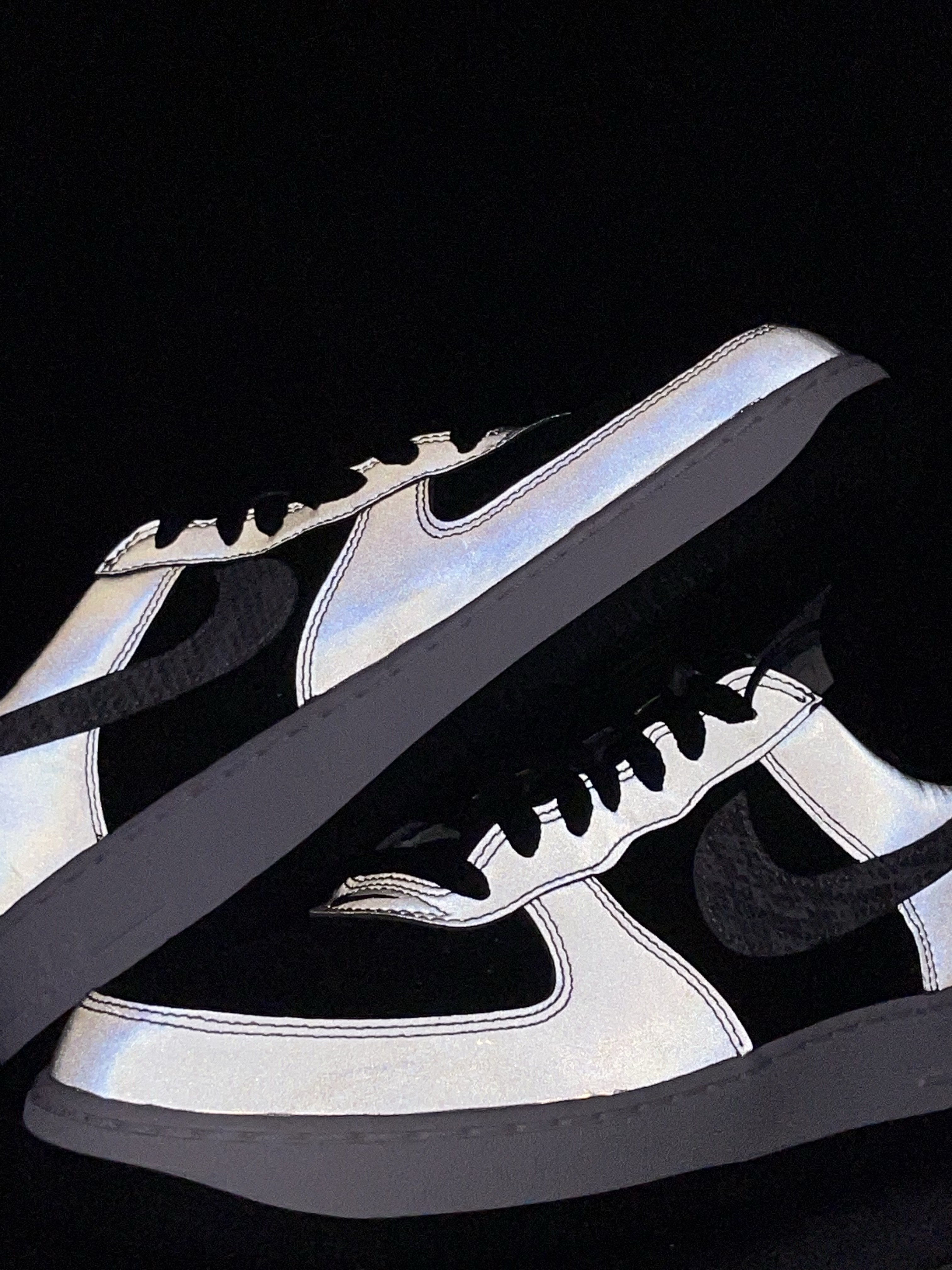 Nike Air Force 1 B Silver Snake 착용 스타일 - 3