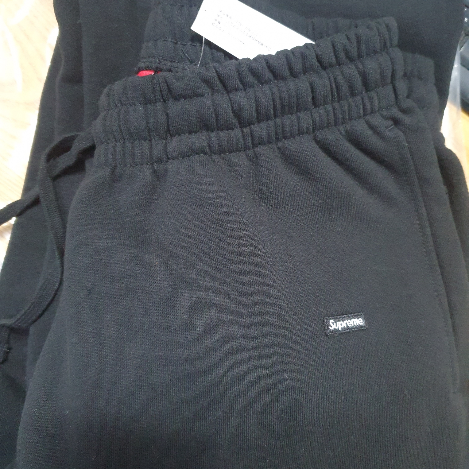Supreme Small Box Drawcord Sweatpant Black - 24FW 착용 스타일