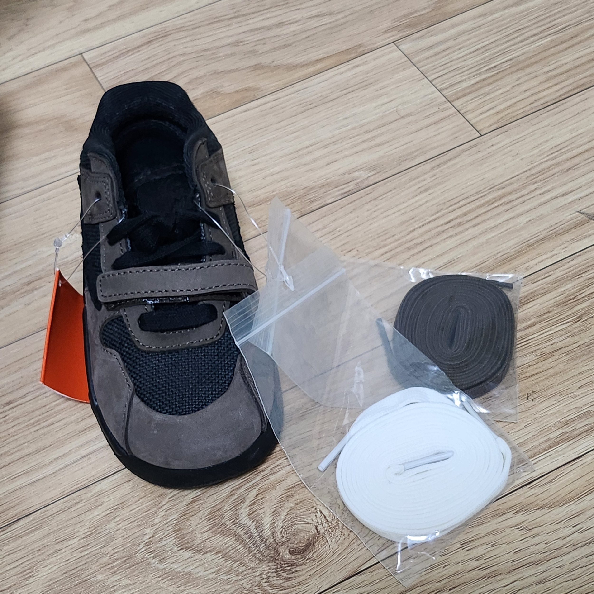 (TD) Jordan x Travis Scott Jumpman Jack TR Black and Dark Mocha 착용 스타일 - 6