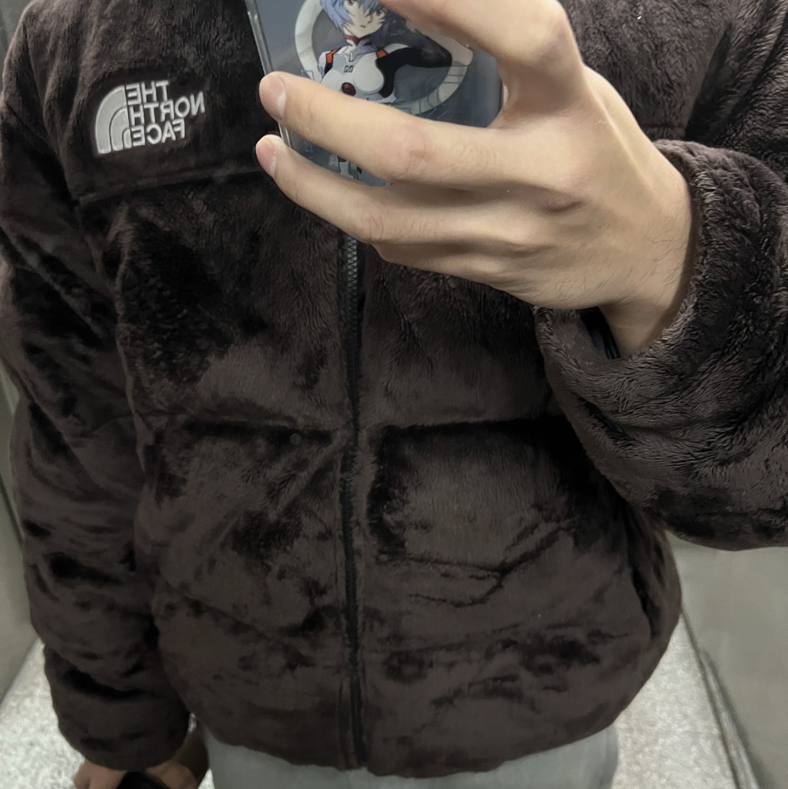 The North Face Versa Velour Nuptse Jacket Coal Brown 착용 스타일