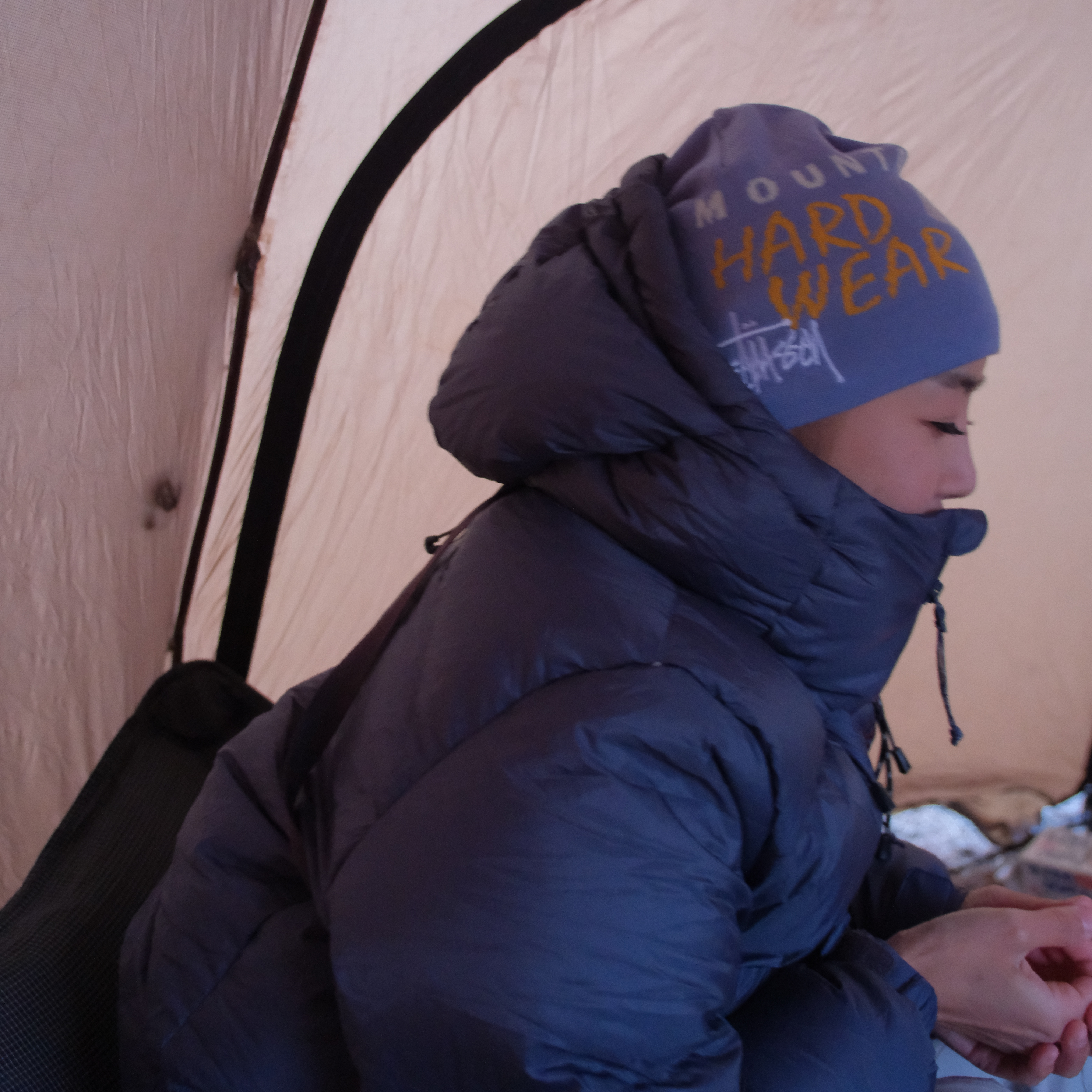 Stussy x Mountain Hardwear Caelum Dome Beanie Nitric Blue 착용 스타일 - 2