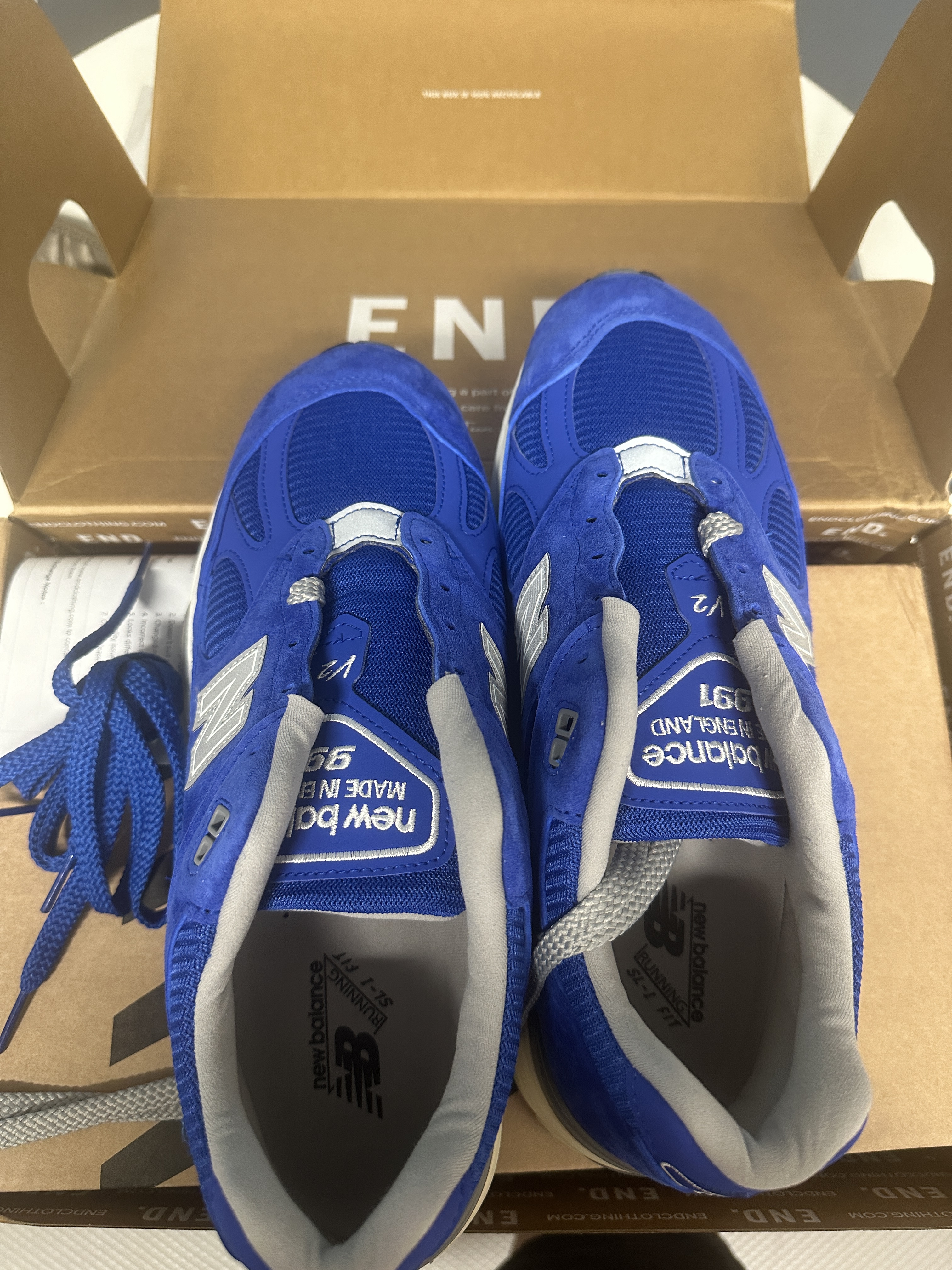 New Balance 991v2 Made in UK Dazzling Blue 착용 스타일