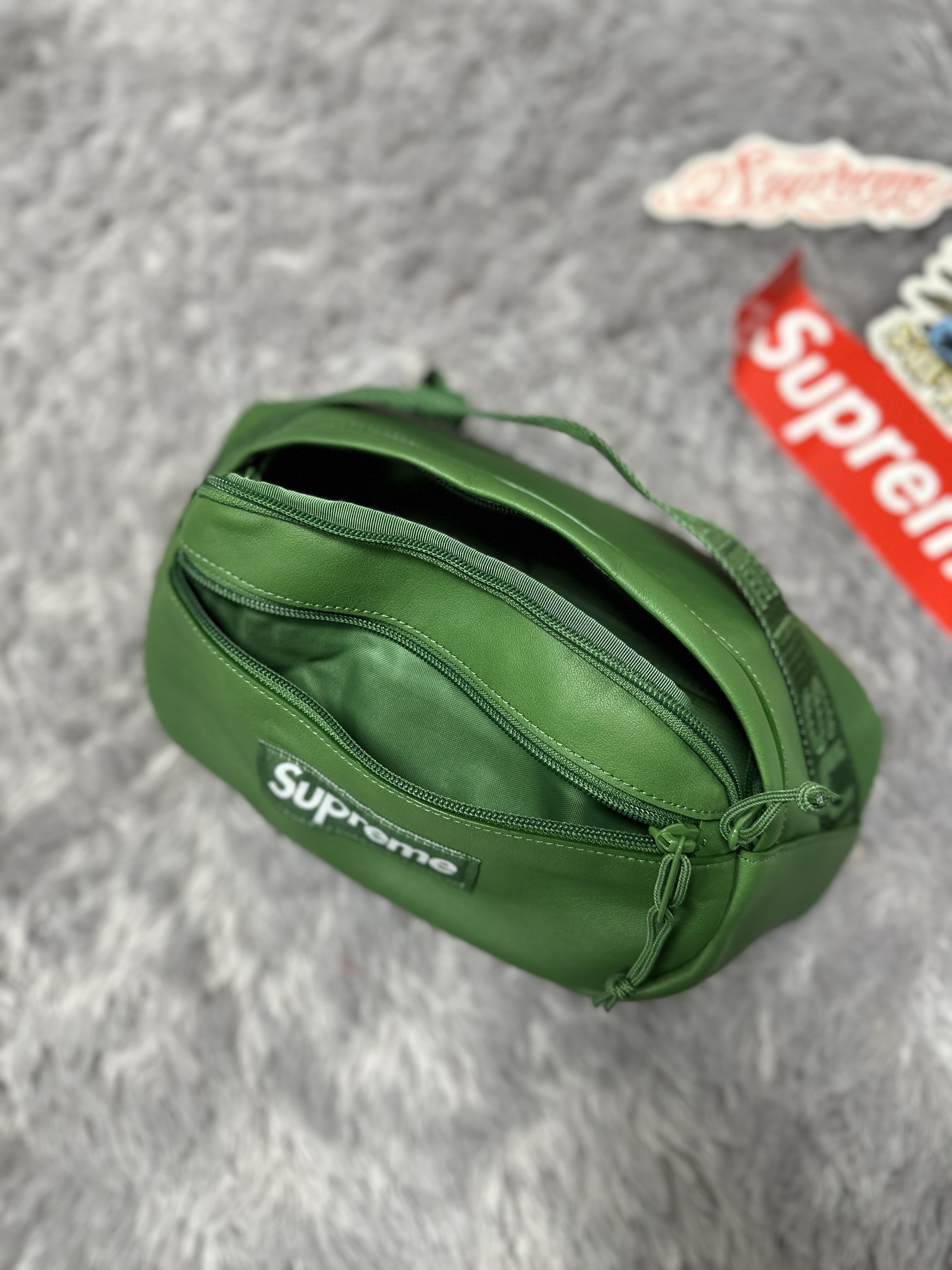Supreme Leather Waist Bag Green - 24FW 착용 스타일 - 2