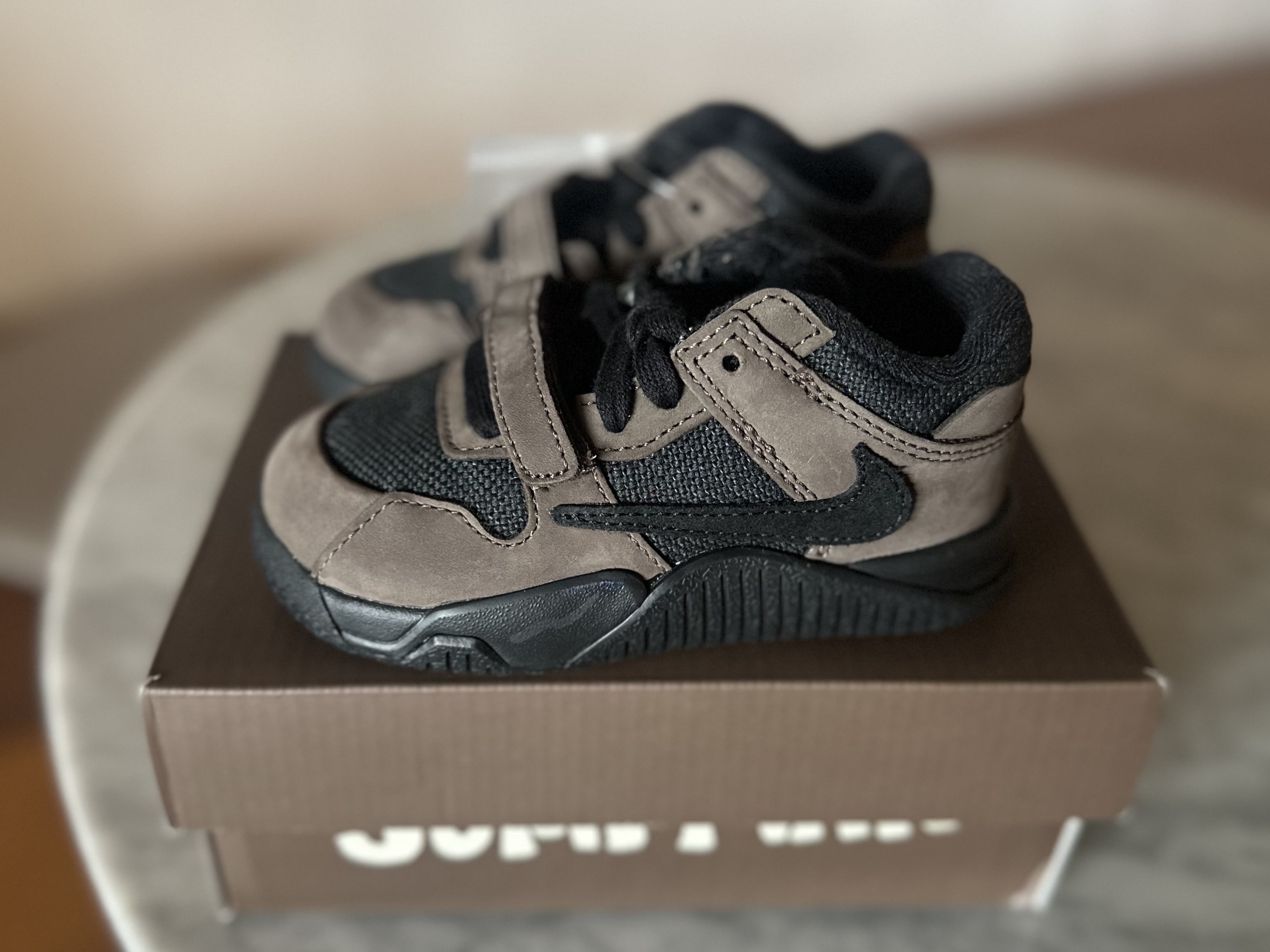 (TD) Jordan x Travis Scott Jumpman Jack TR Black and Dark Mocha 착용 스타일