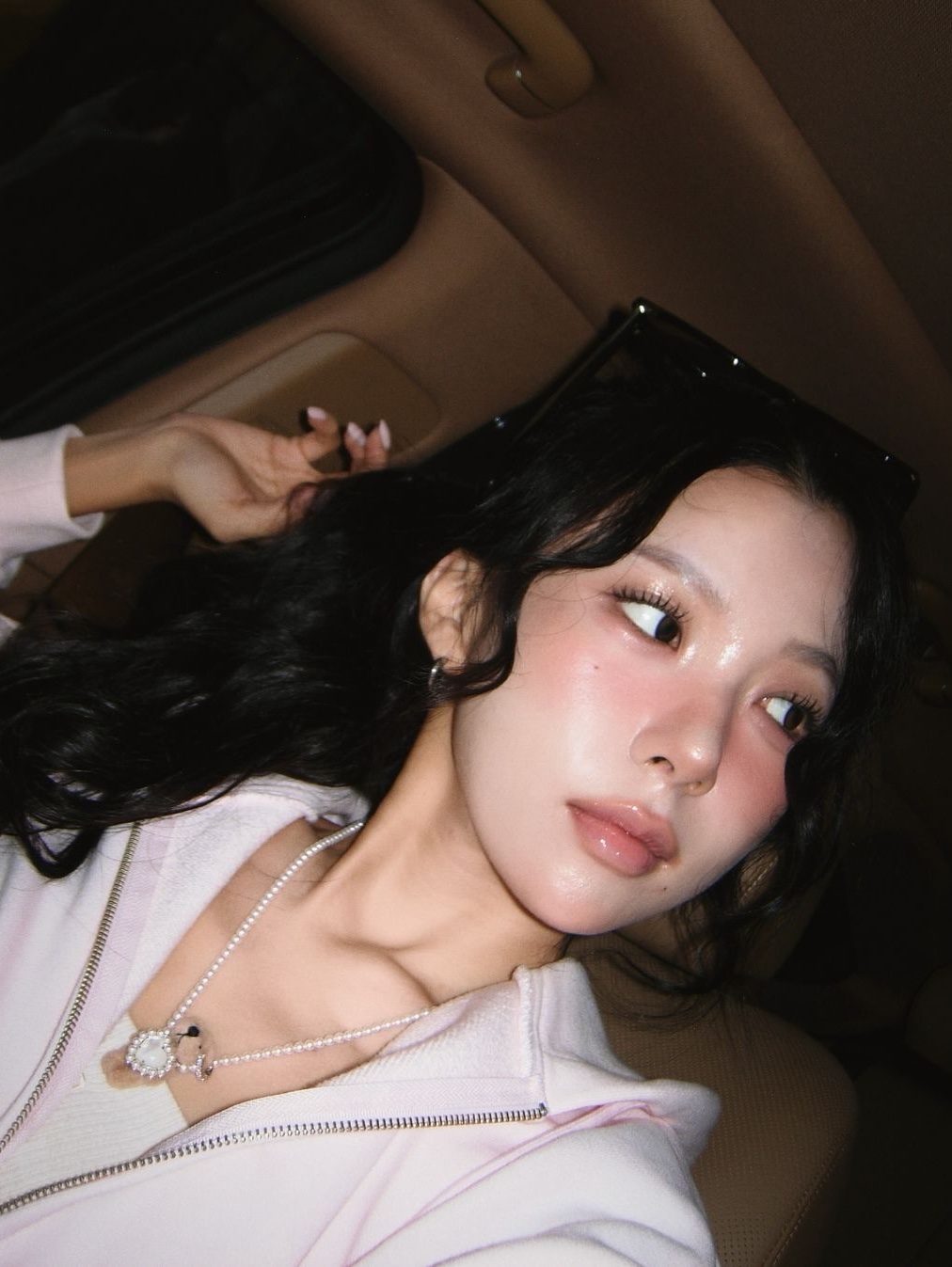 Yvmin Furry Bear Pearl Necklace Brown - 24FW 착용 스타일