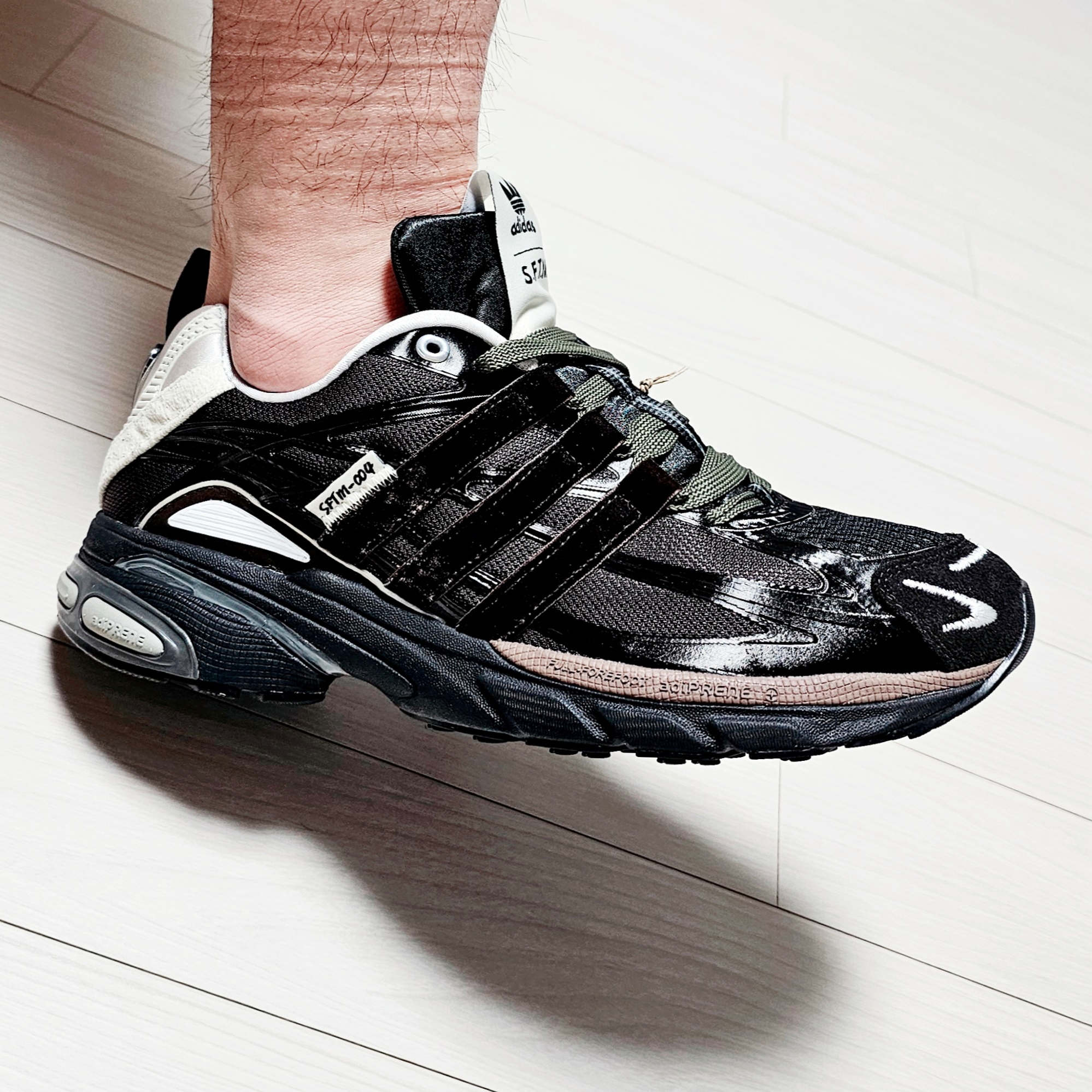 Adidas x Song for the Mute Adistar Cushion Core Black Dark Brown 착용 스타일