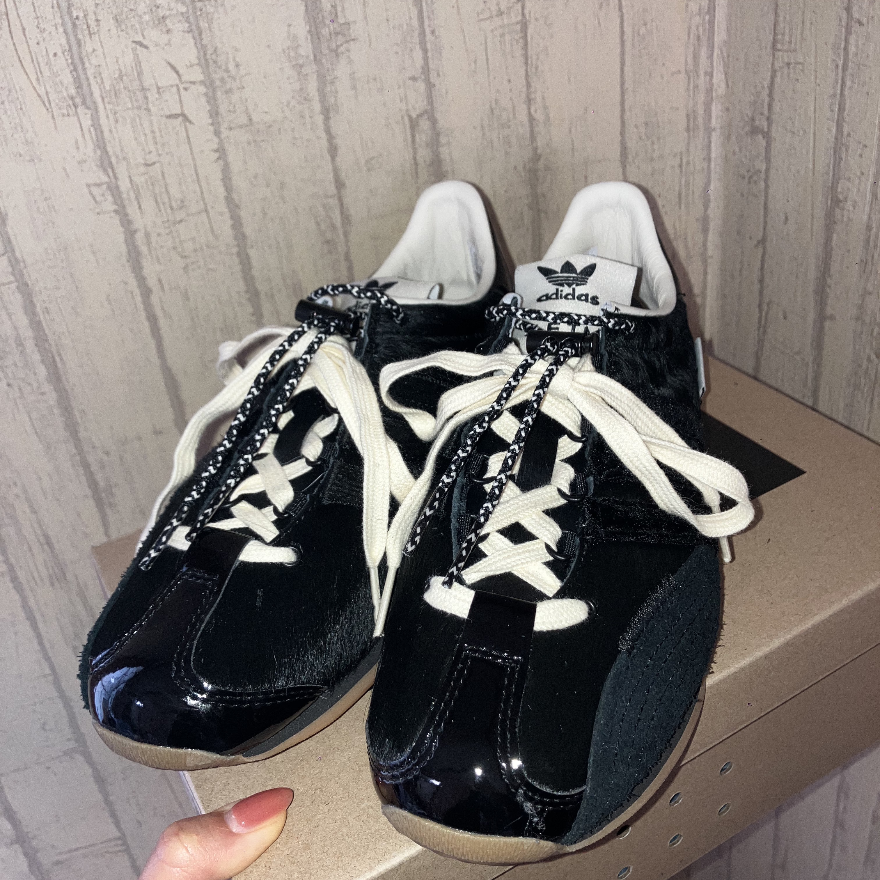 Adidas x Song for the Mute Country OG Core Black Cream White 착용 스타일 - 2