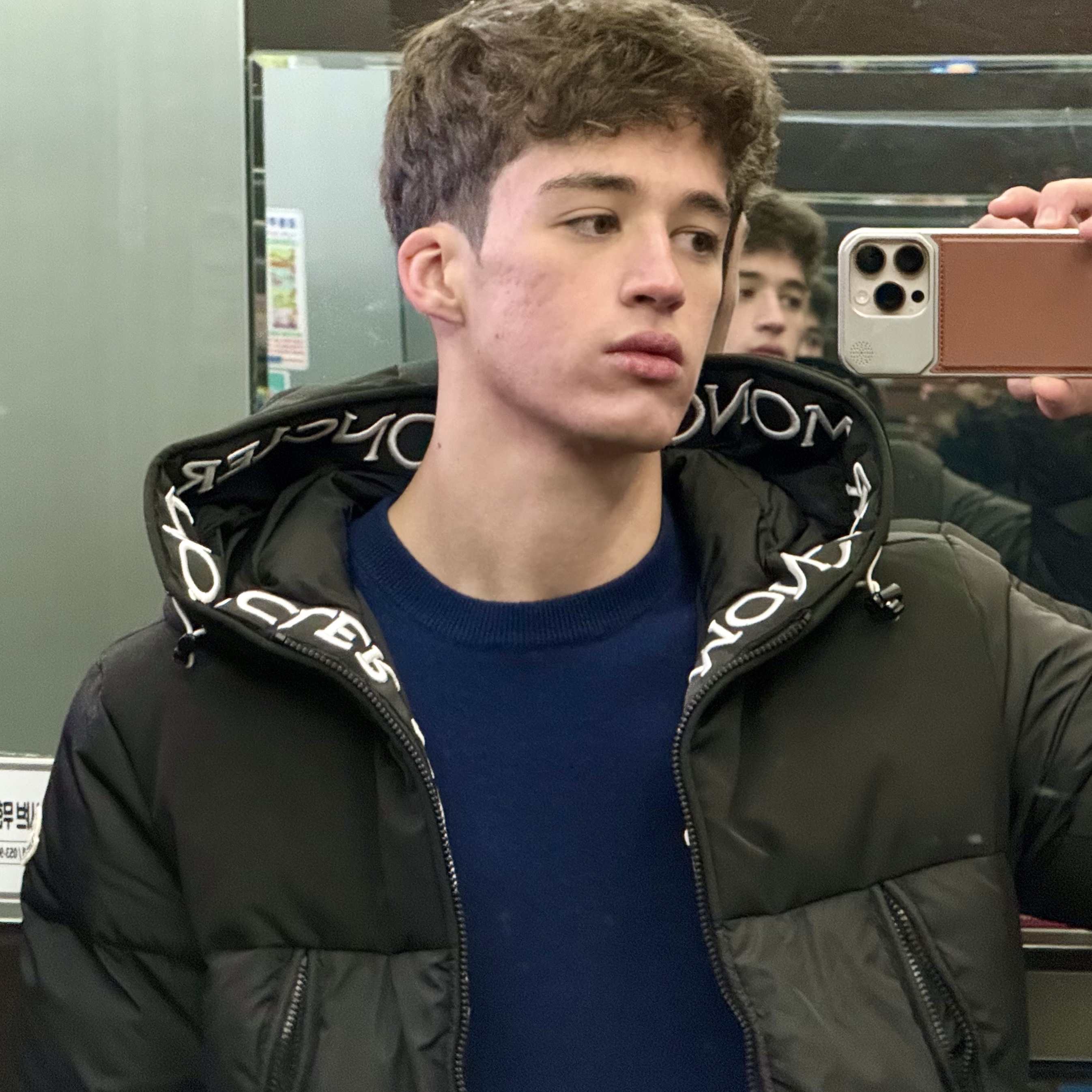 Moncler Montcla Short Down Jacket Black - 24FW 착용 스타일