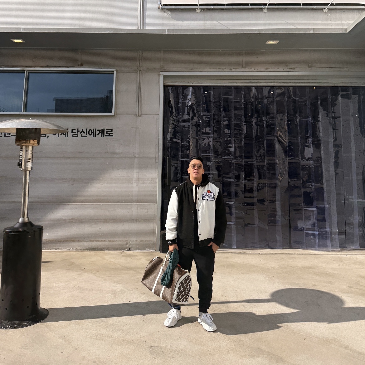 Maison Mihara Yasuhiro Blakey OG Sole Canvas Low-top Sneakers White, Louis Vuitton x NBA Multiple Wallet Monogram 착용 스타일 - 1