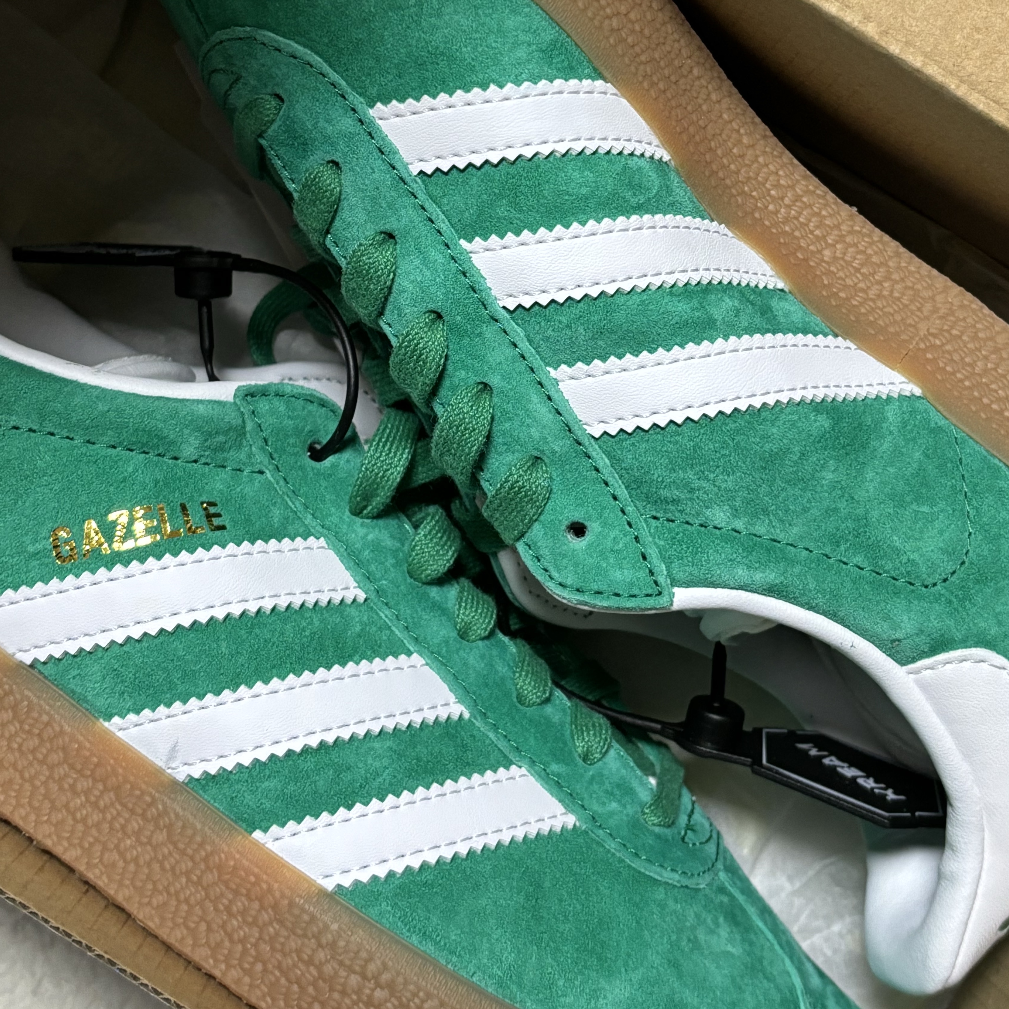 Adidas Gazelle Court Green Cloud White 착용 스타일 - 1
