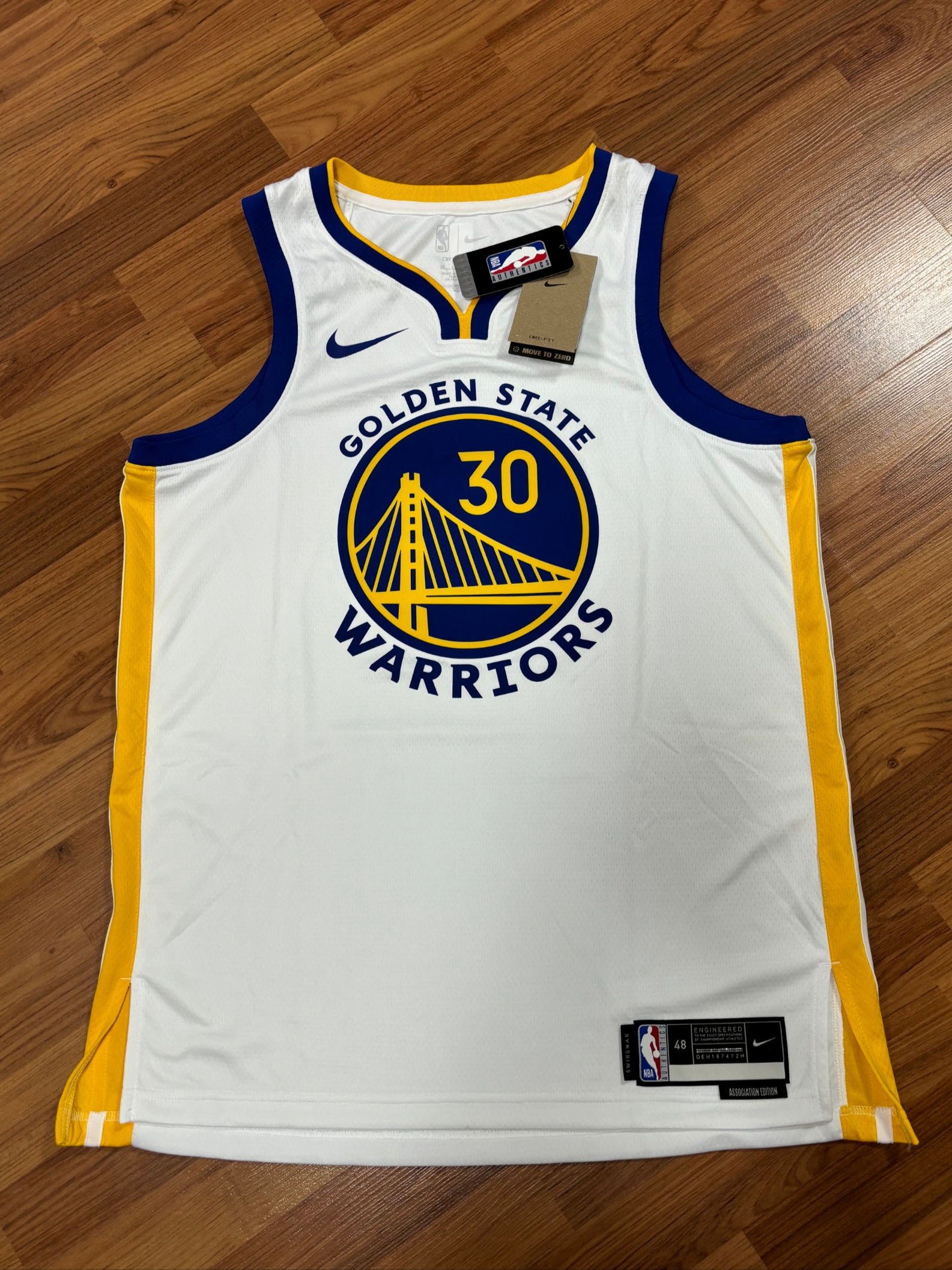 Nike Stephen Curry Golden State Warriors Association Edition 2022/23 NBA Swingman Jersey White 착용 스타일 - 1
