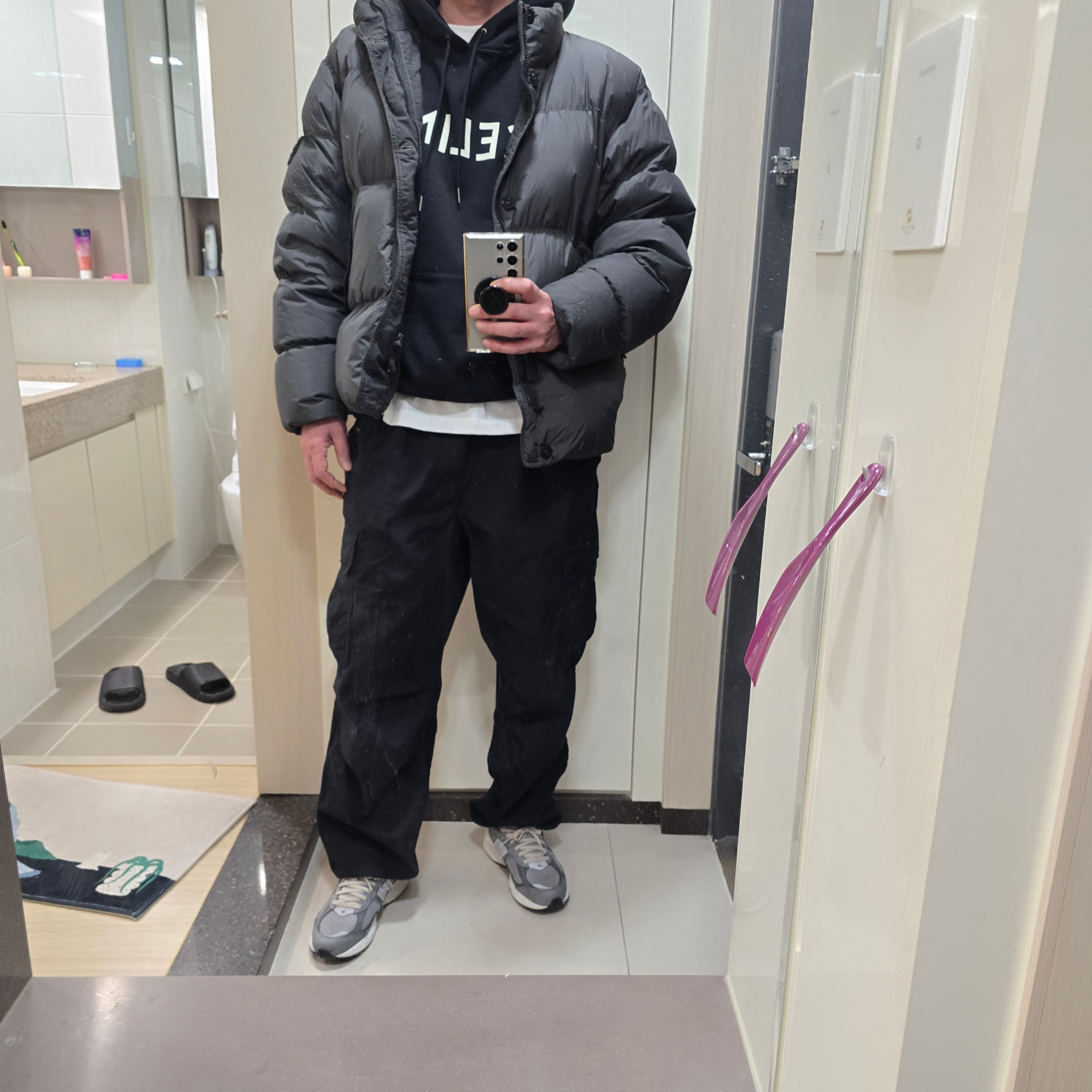 Stone Island 40123 Garment Dyed Crinkle Reps R-NY Down Jacket Lead - 24FW 착용 스타일