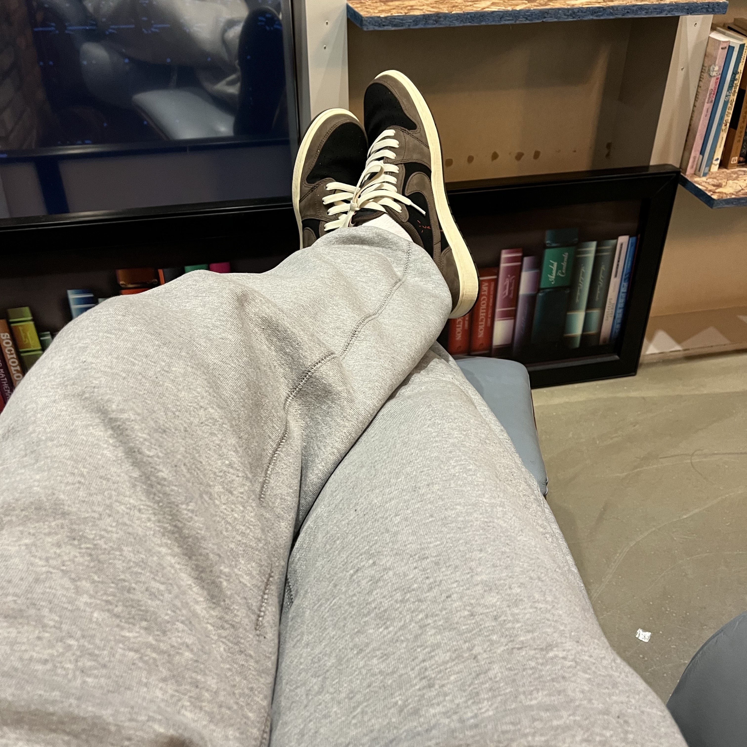 Jordan 1 x Travis Scott Retro Low OG SP Mocha 착용 스타일