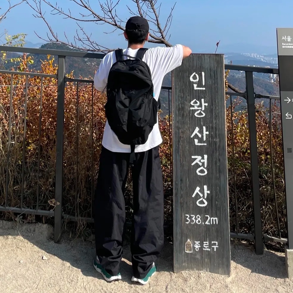 New Balance Fresh Foam X More Trail v3 Reflection Vintage Teal, Arc'teryx Mantis 32 Backpack Black 착용 스타일 - 2