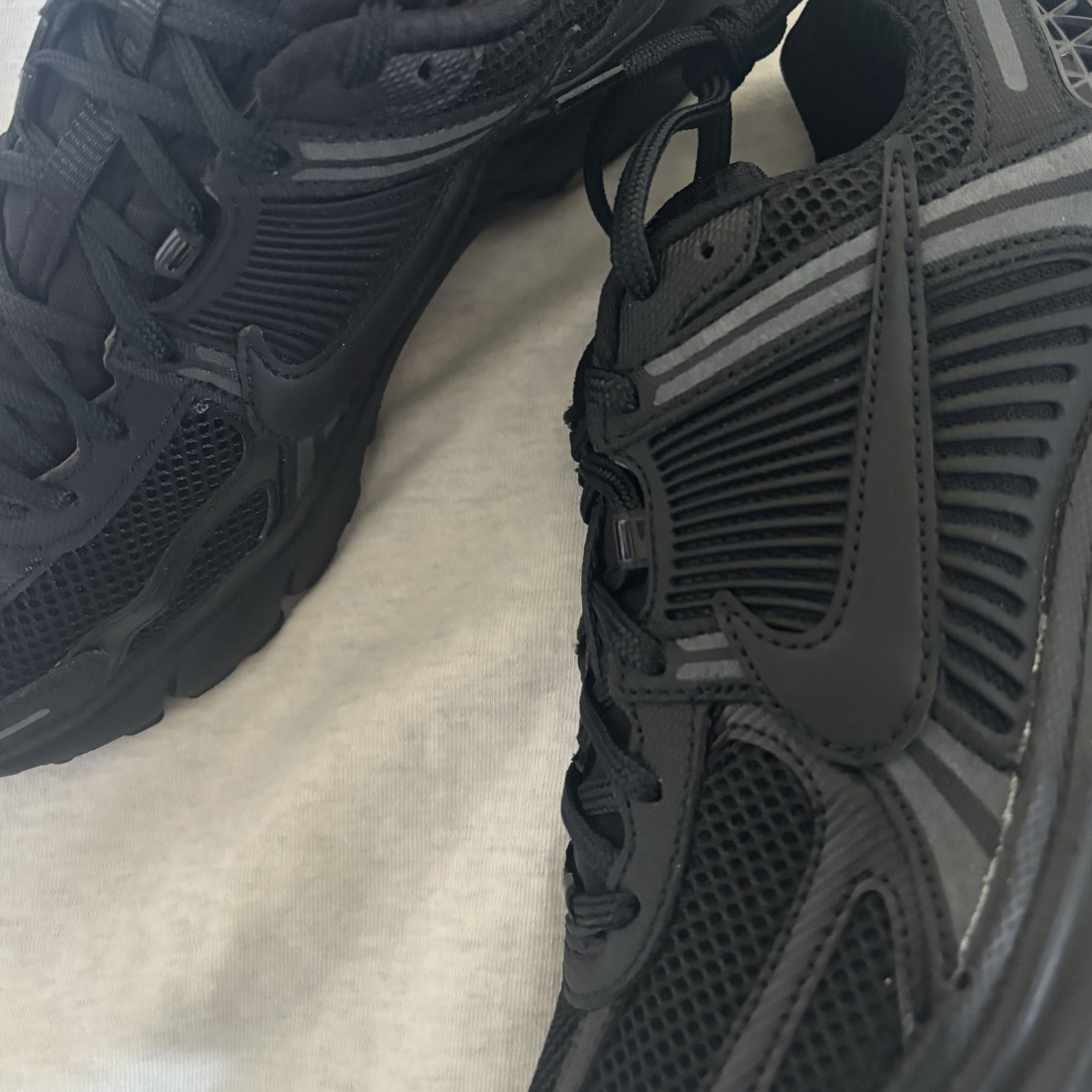 Nike Zoom Vomero 5 SP Black 착용 스타일