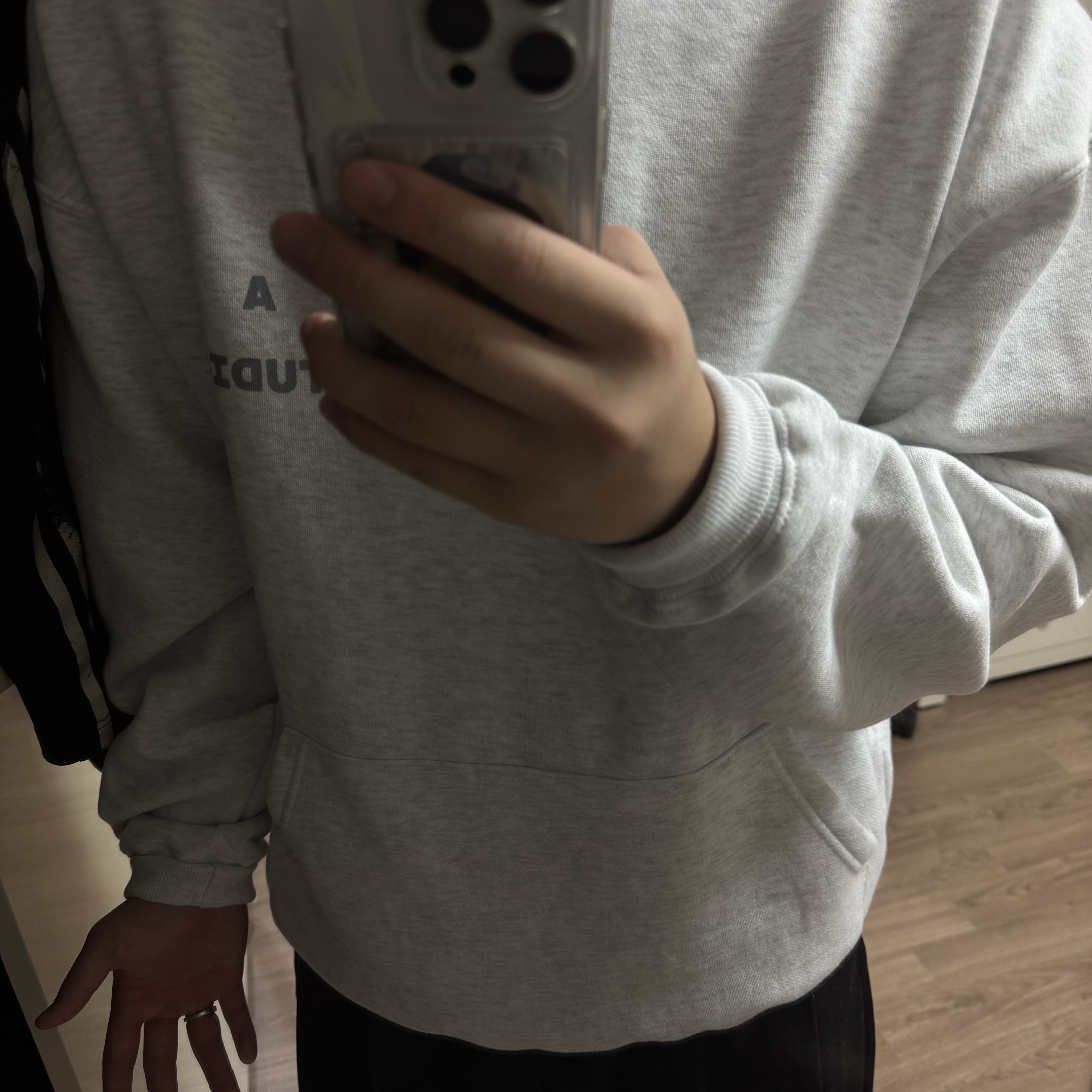 IAB Studio Hoodie Light Gray 착용 스타일