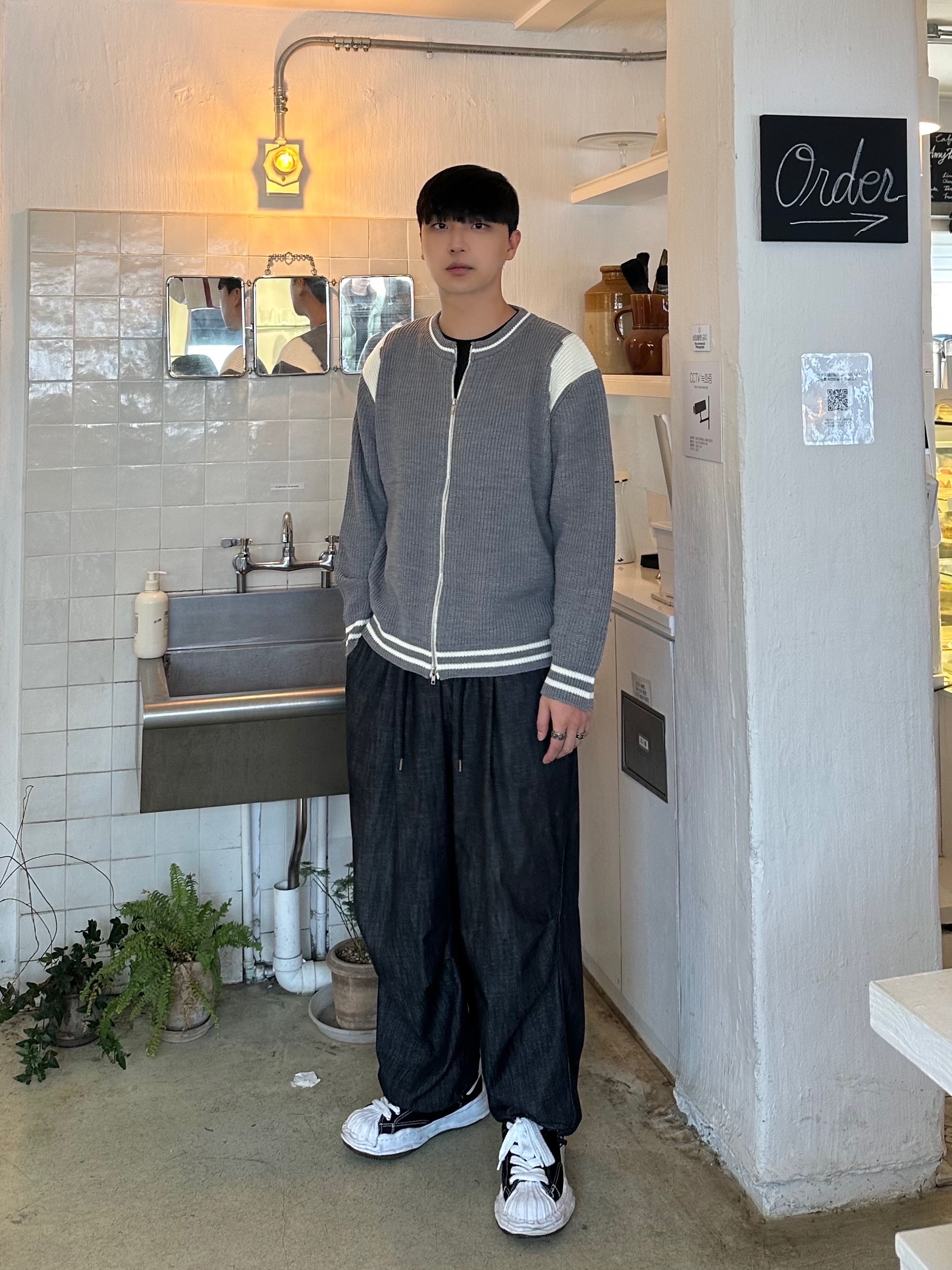 Maison Mihara Yasuhiro Peterson OG Sole Canvas Low Sneakers Black 착용 스타일