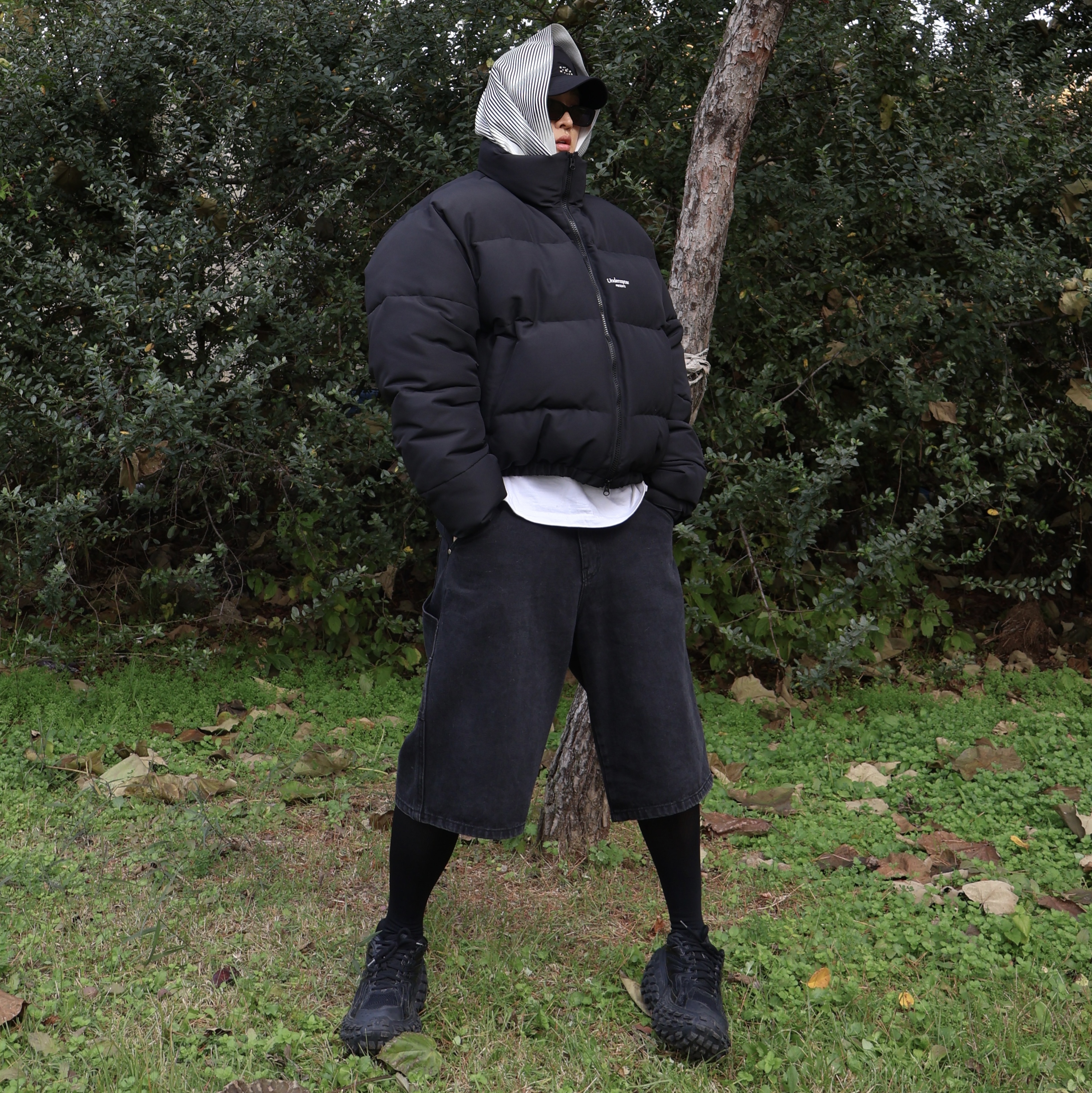 Undermycar Mu.15 Anti Fxxking Logo Play Triple Logo Crop Padding Jacket Black, Socks Up Compression Running Knee Socks Black 착용 스타일 - 1