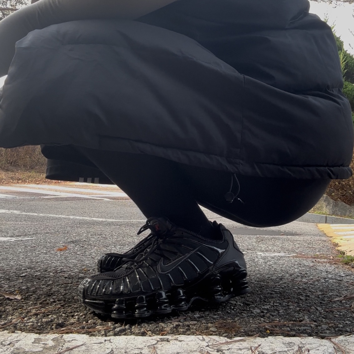 (W) Nike Shox TL Black and Max Orange 착용 스타일
