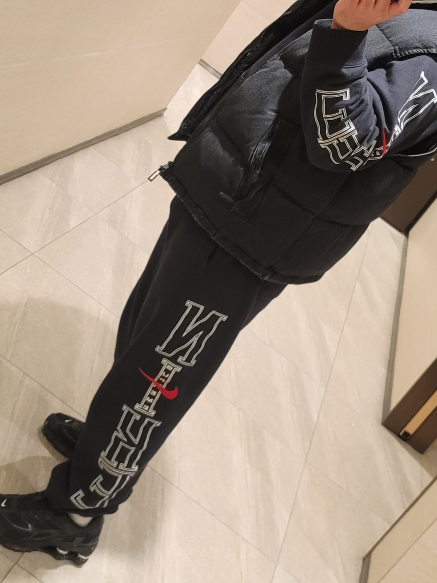Supreme x Nike Hooded Sweatshirt Black - 24SS, Supreme x Nike Sweatpant Black - 24SS 착용 스타일 - 3