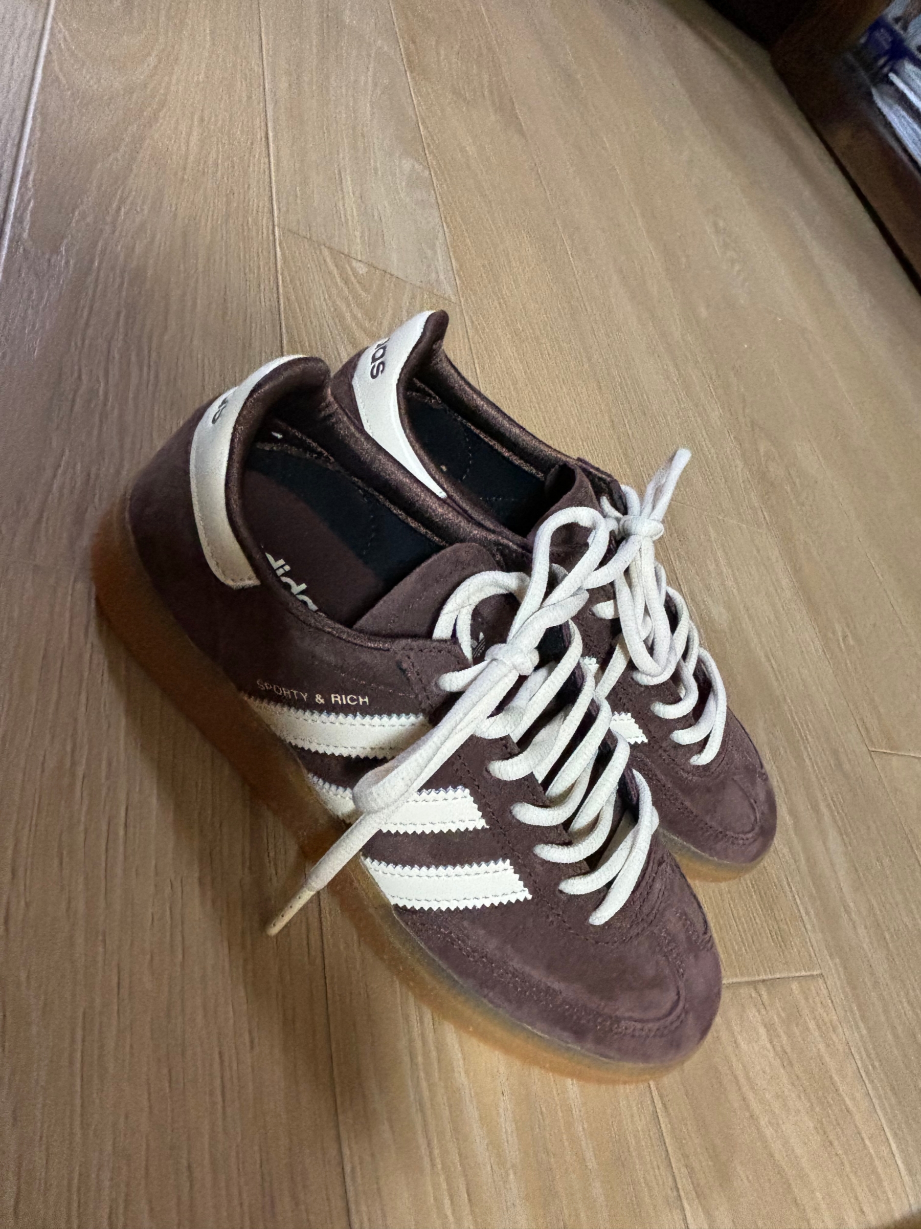 Adidas x Sporty & Rich Spezial Handball Auburn Cream White 착용 스타일